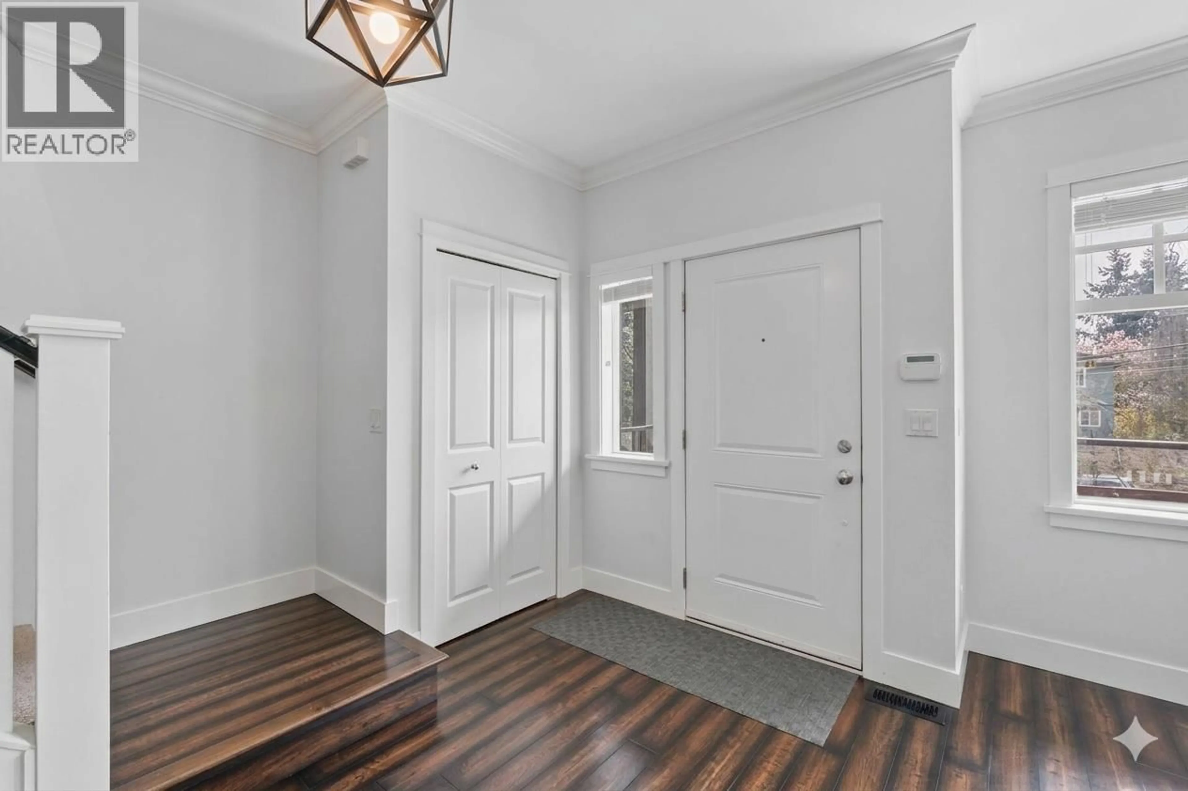 Indoor entryway for 331 KEARY STREET, New Westminster British Columbia V3L3L2