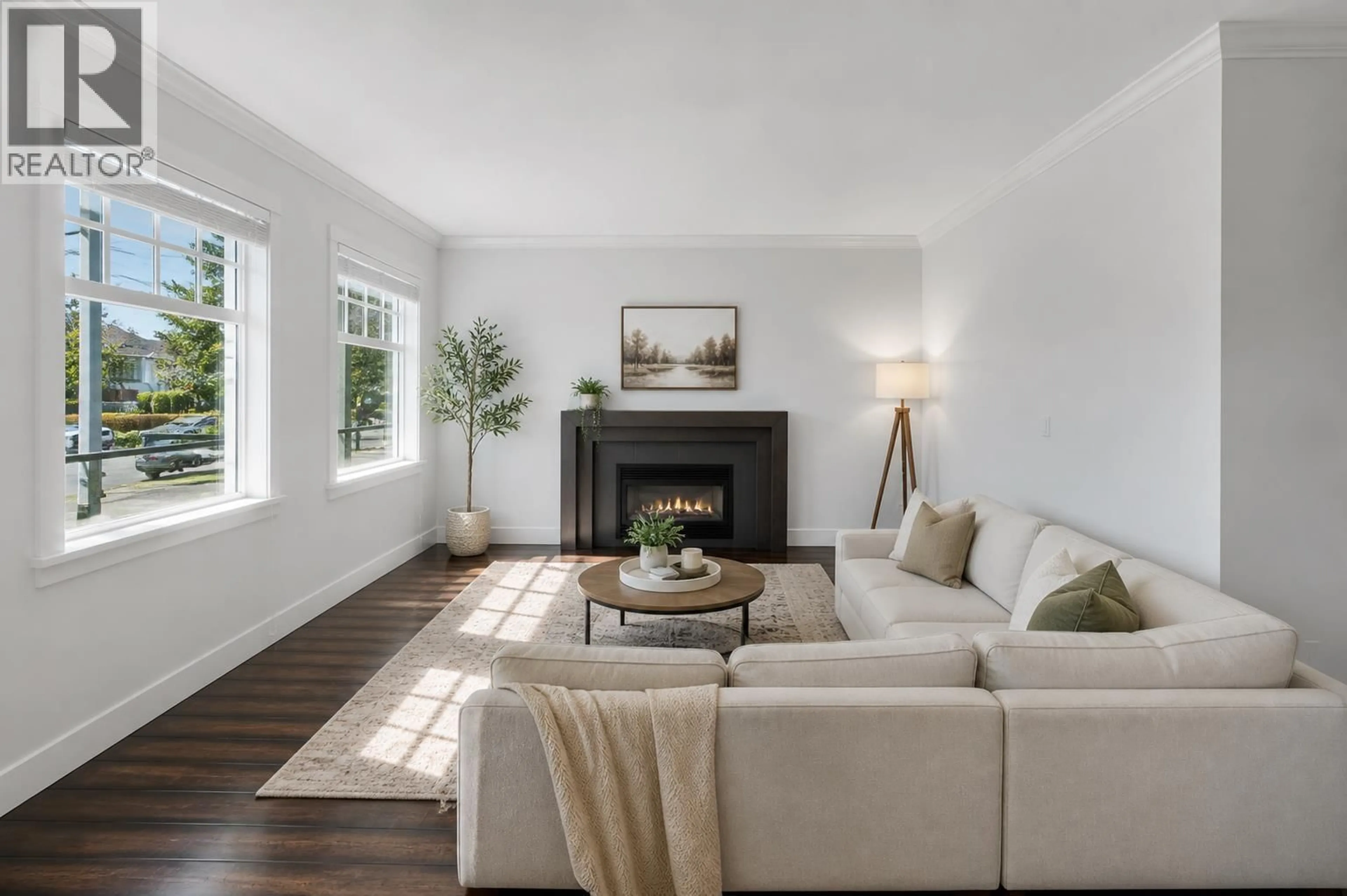 Living room with furniture, unknown for 331 KEARY STREET, New Westminster British Columbia V3L3L2