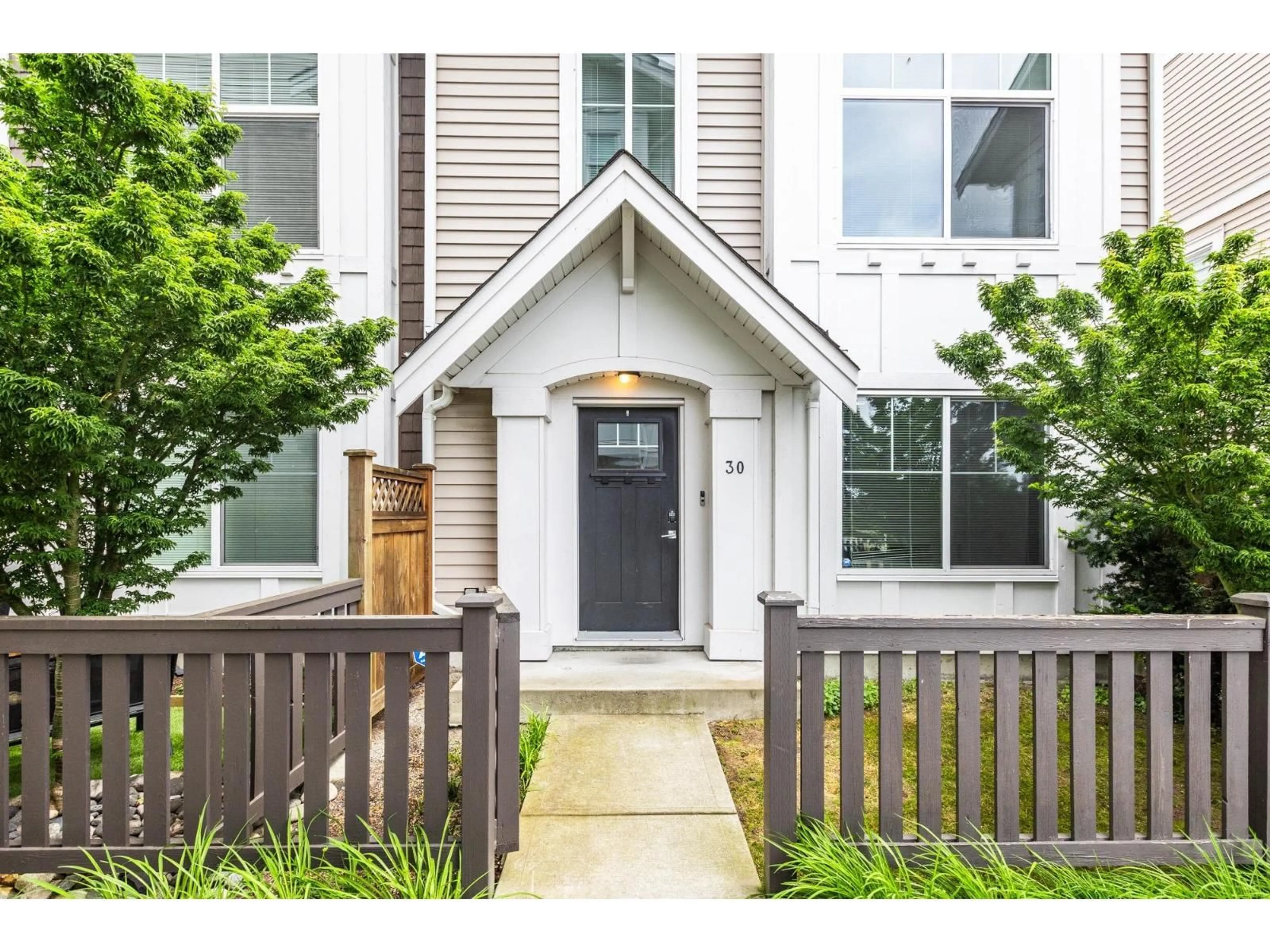 Indoor entryway for 30 - 12073 62 AVENUE, Surrey British Columbia V3X0K4