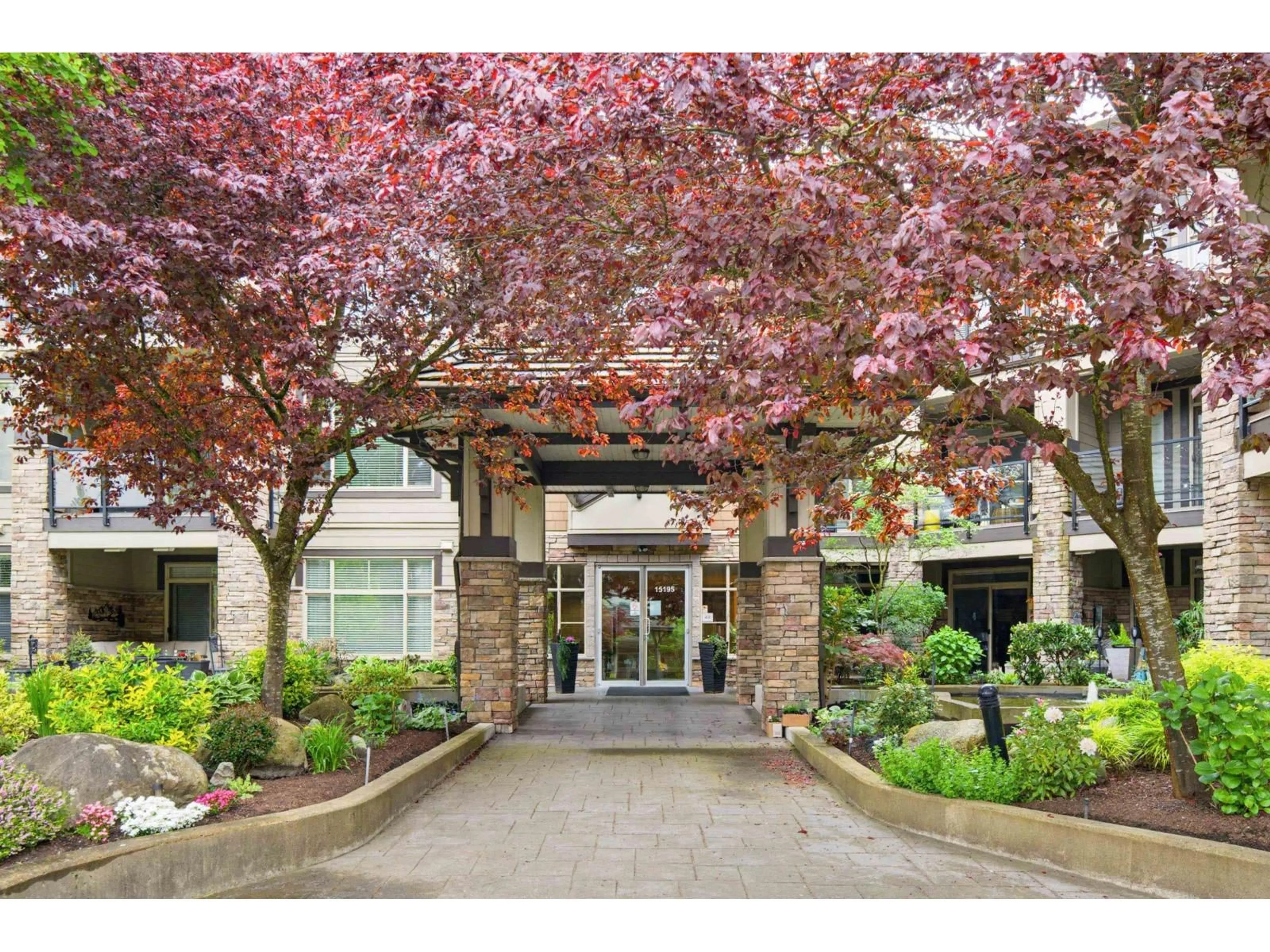 Indoor foyer for 306 - 15195 36 AVENUE, Surrey British Columbia V3Z4R3