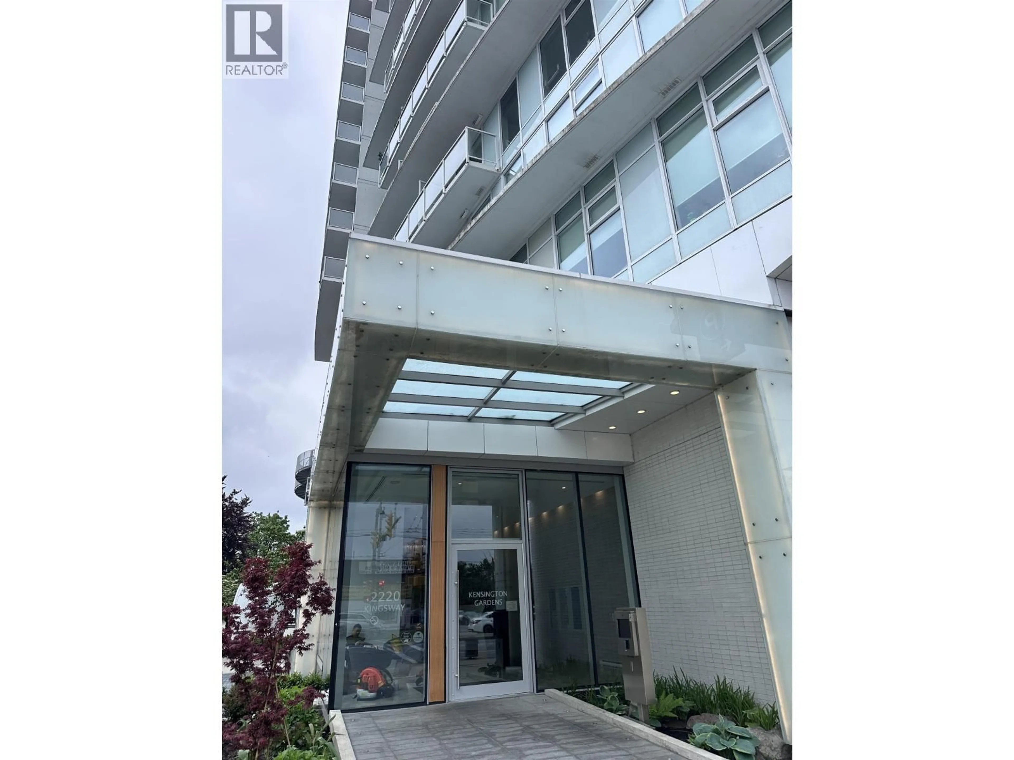 Indoor foyer for 503 - 2220 KINGSWAY, Vancouver British Columbia V5N2T7