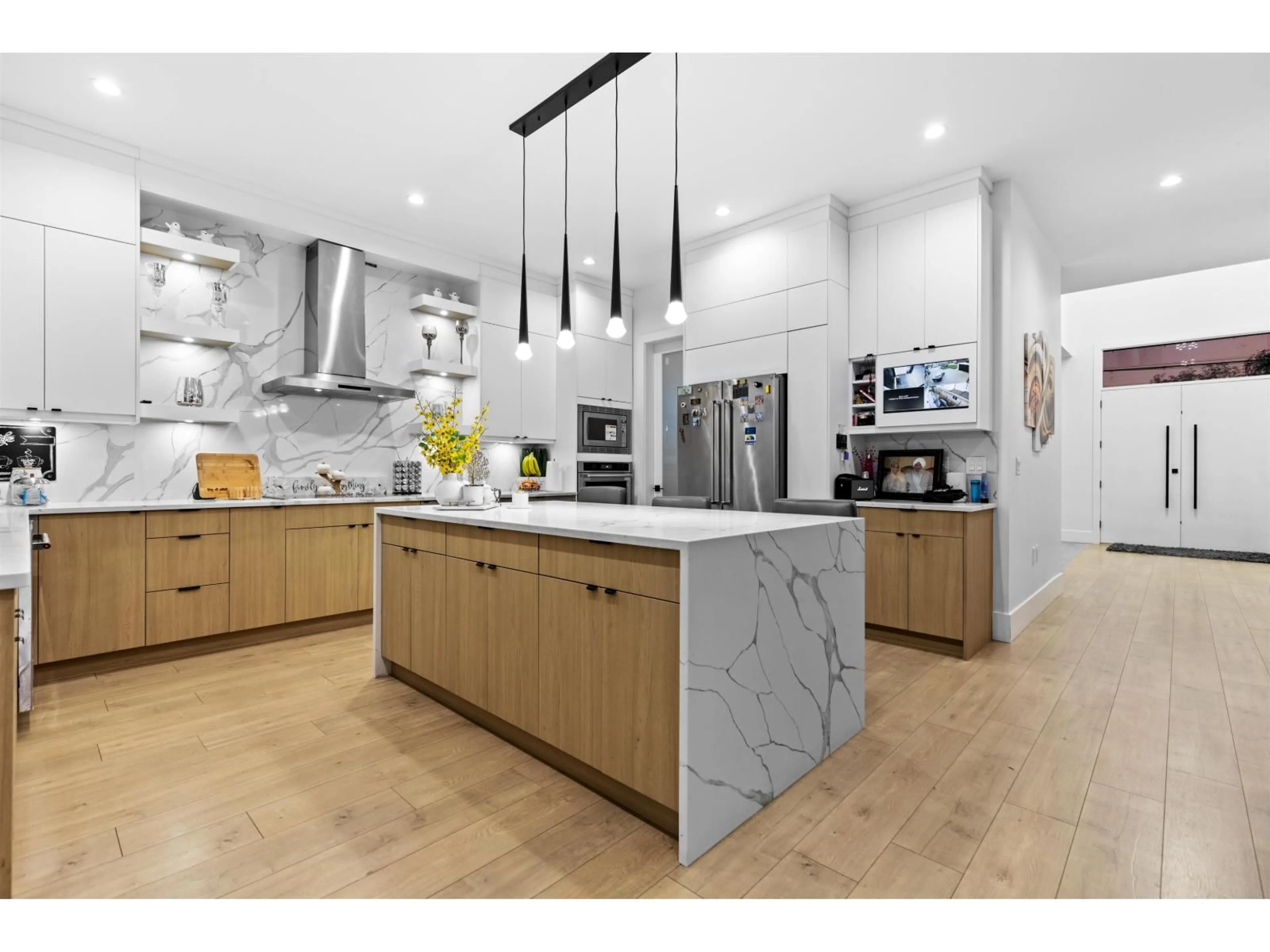 Open concept kitchen, unknown for 10686 141A STREET, Surrey British Columbia V3T4R7