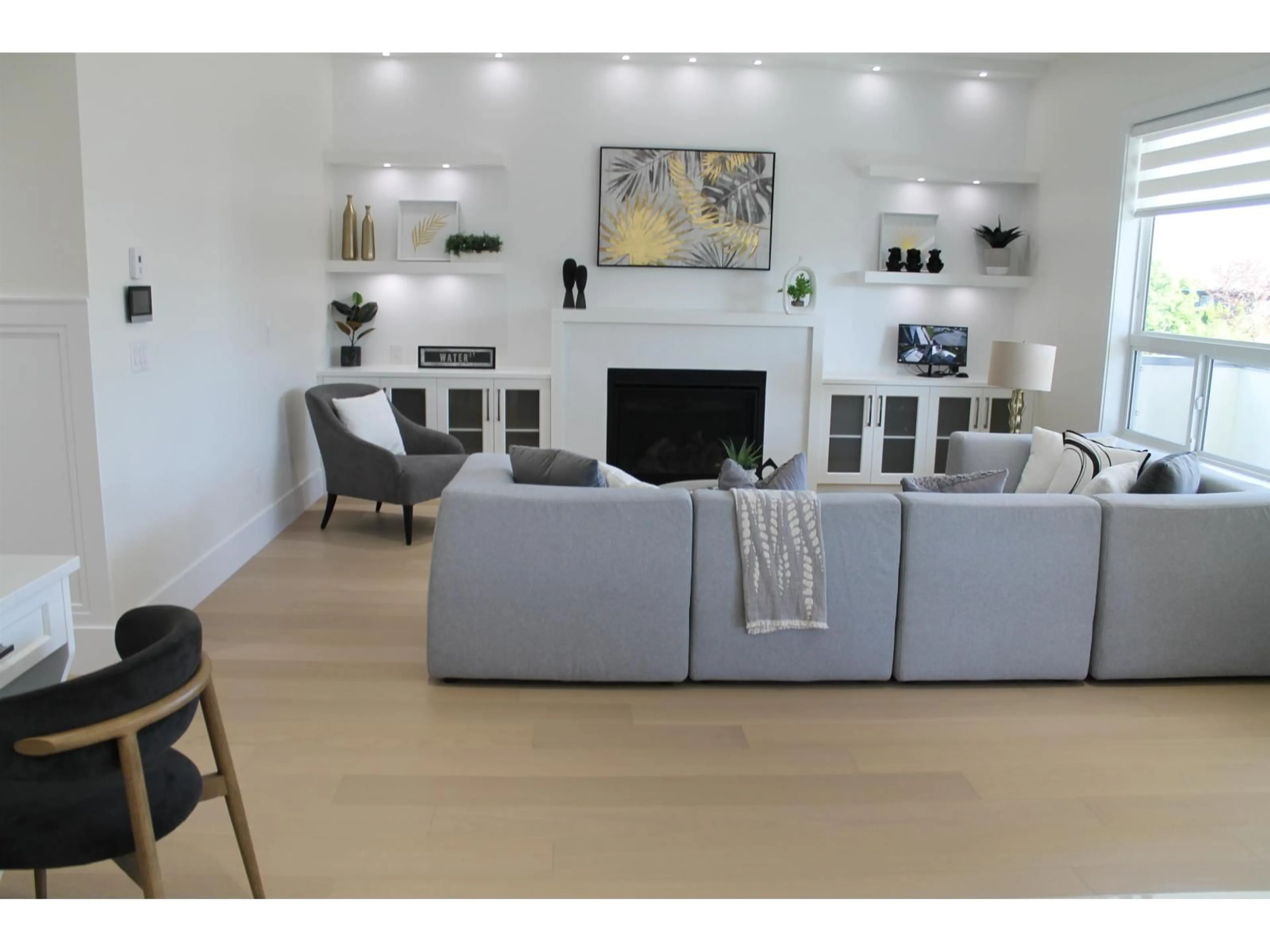 Living room with furniture, unknown for 15658 82A AVENUE, Surrey British Columbia V4N0R9