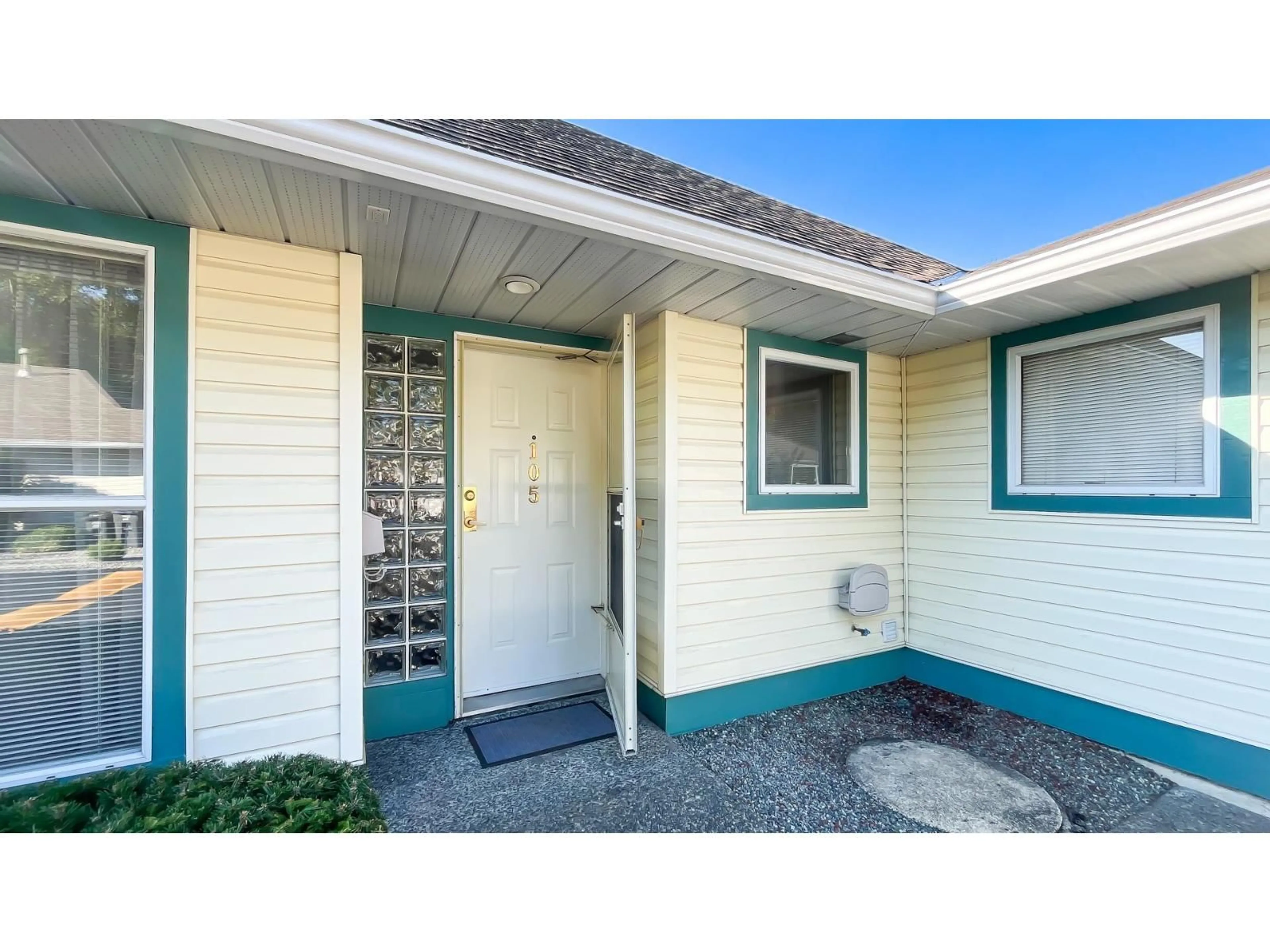 Home with vinyl exterior material, street for 105 - 10172 141 STREET, Surrey British Columbia V3T4P6