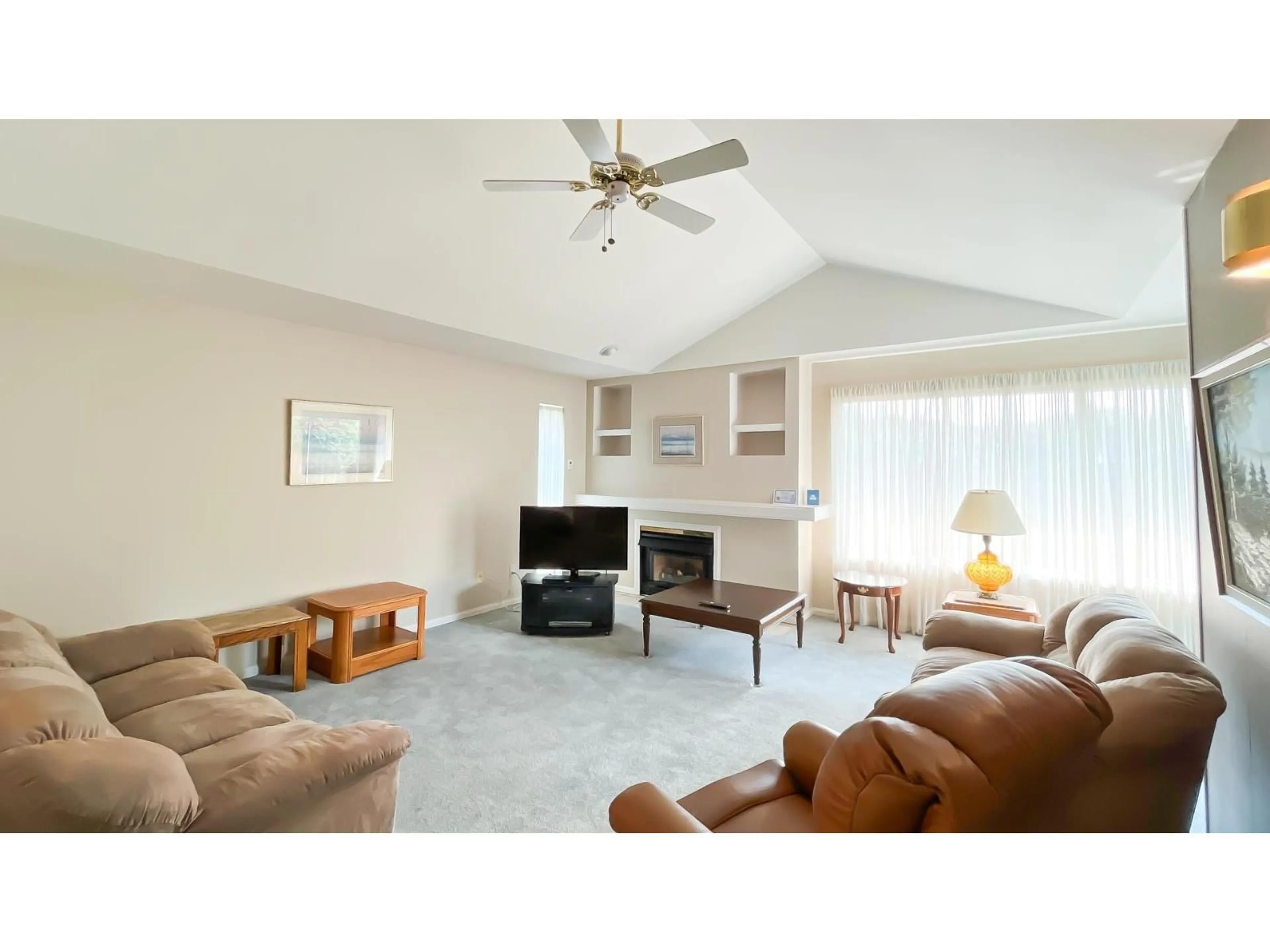 Living room with furniture, unknown for 105 - 10172 141 STREET, Surrey British Columbia V3T4P6