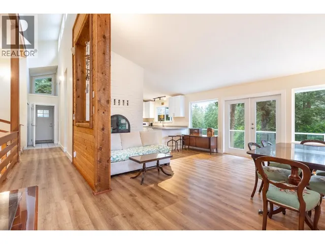 914 GOWER POINT ROAD, Gibsons 3