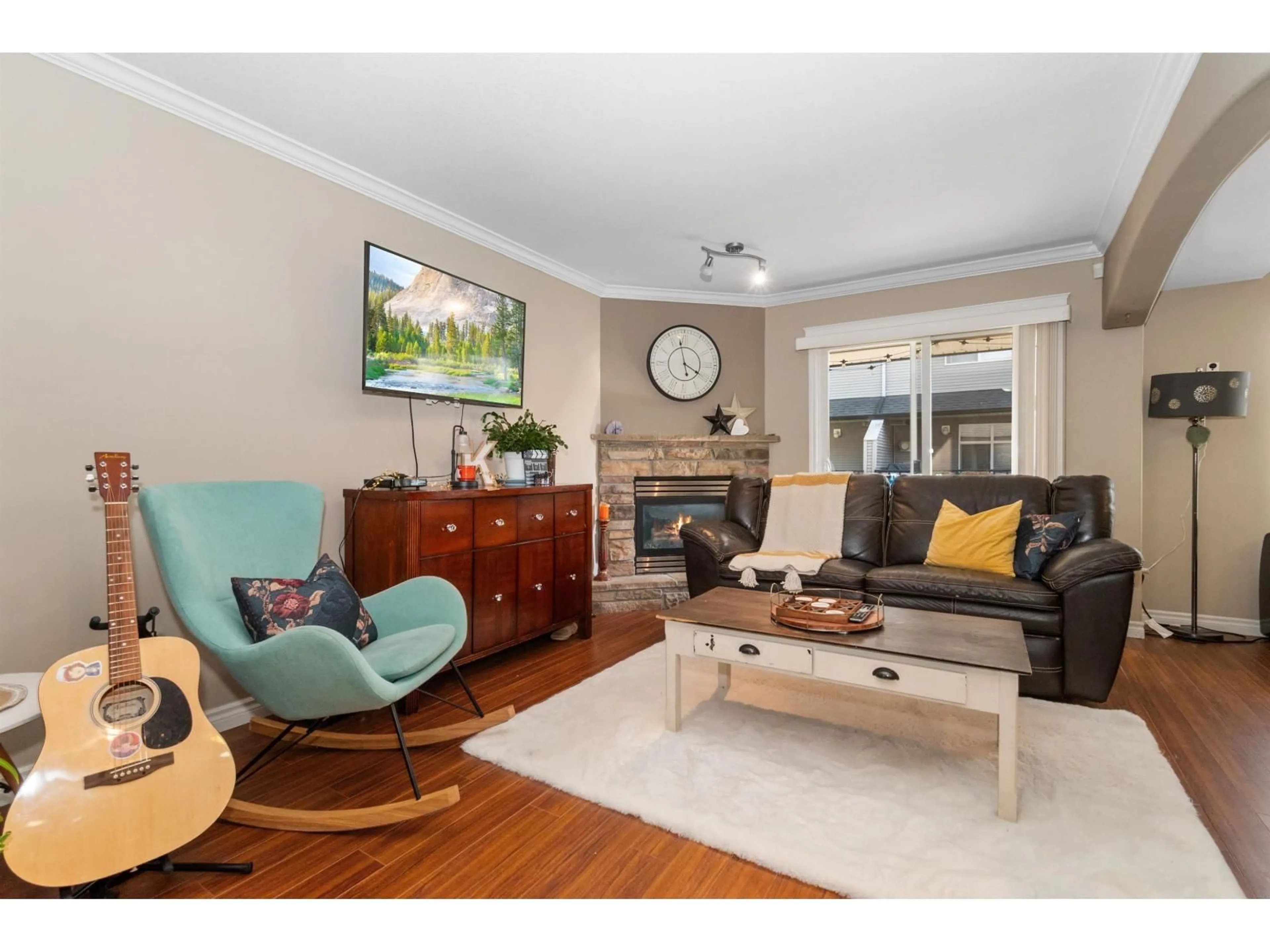 Living room with furniture, wood/laminate floor for 79 - 8881 WALTERS STREET, Chilliwack British Columbia V2P8E9