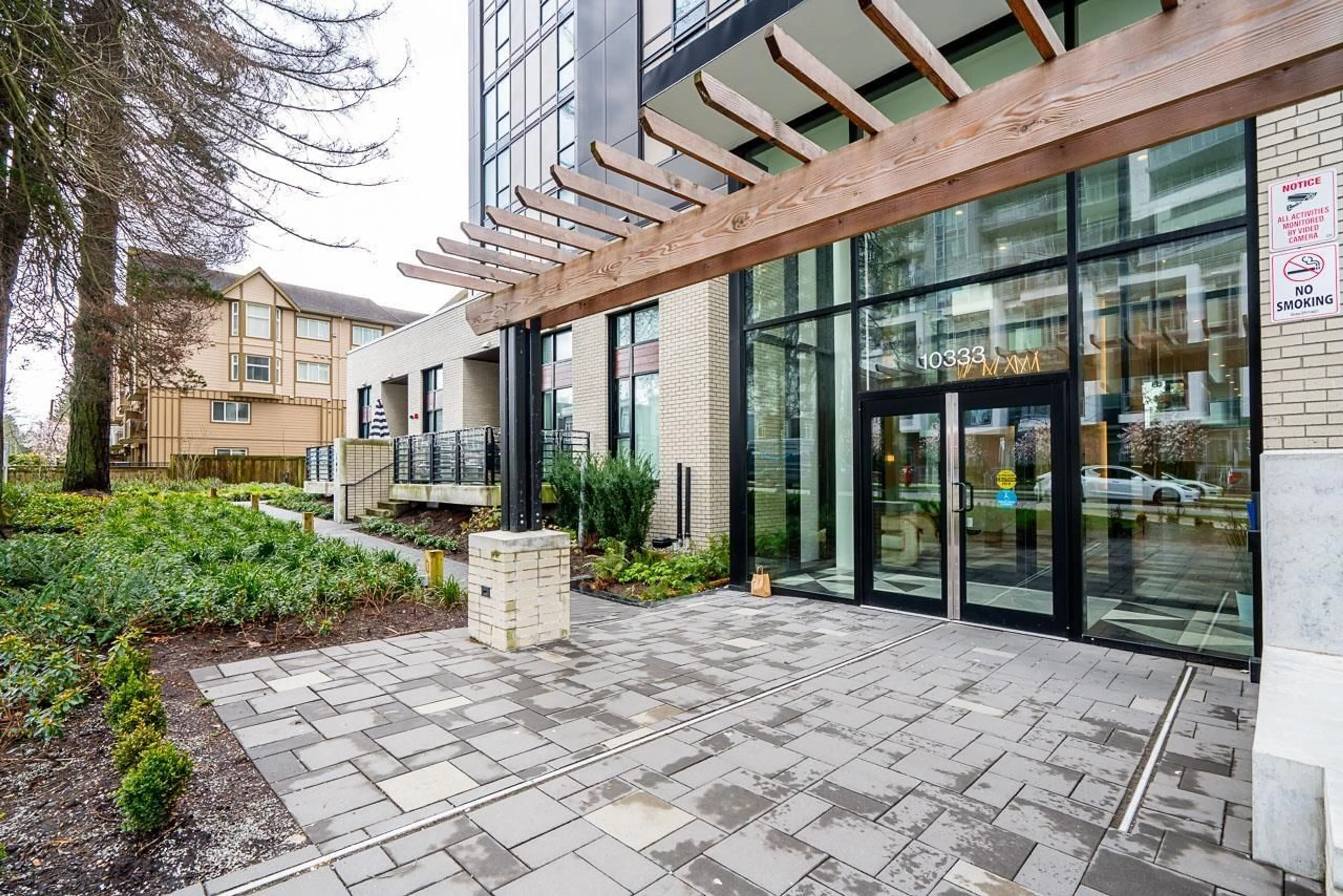 Patio, building for 101 - 10333 133 STREET, Surrey British Columbia V3T0V1
