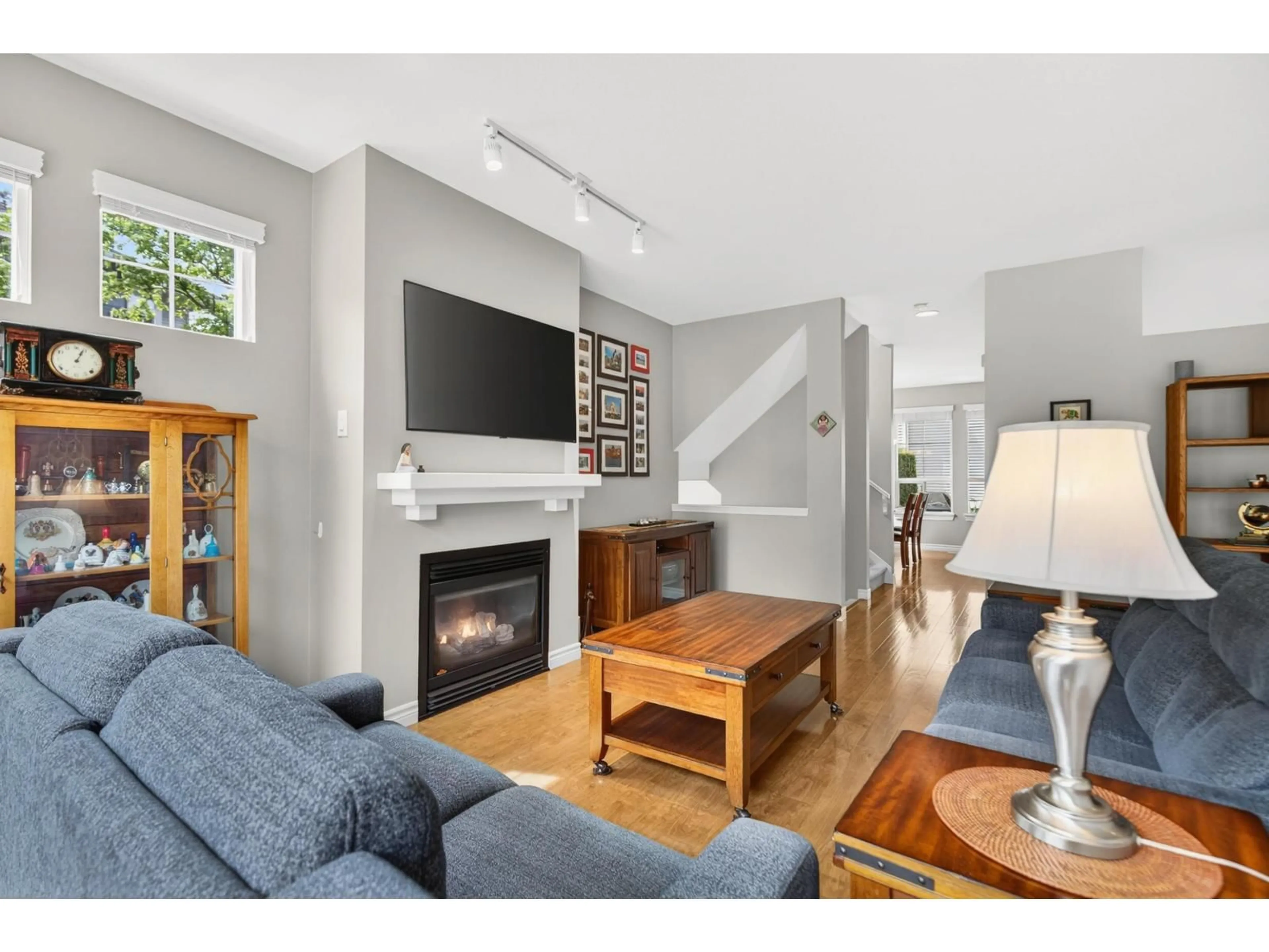Living room with furniture, wood/laminate floor for 47 - 14952 58 AVENUE, Surrey British Columbia V3S9J2
