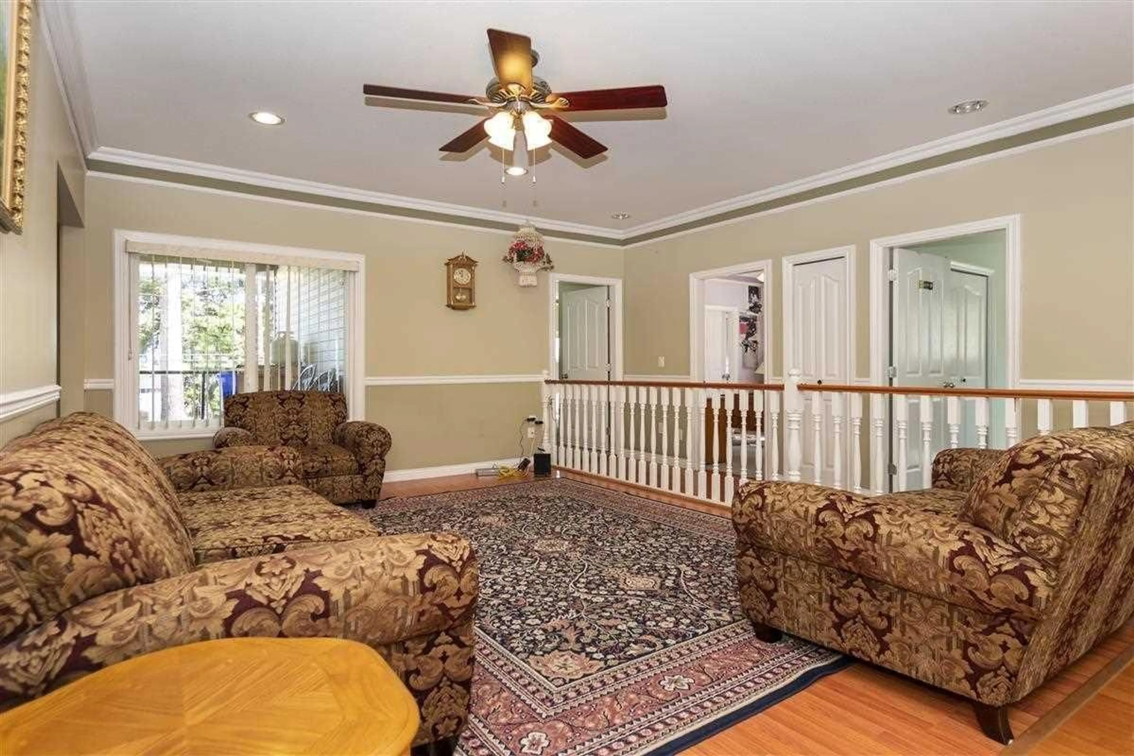 Living room with furniture, carpet floor for 13871 78 AVENUE, Surrey British Columbia V3W2X9