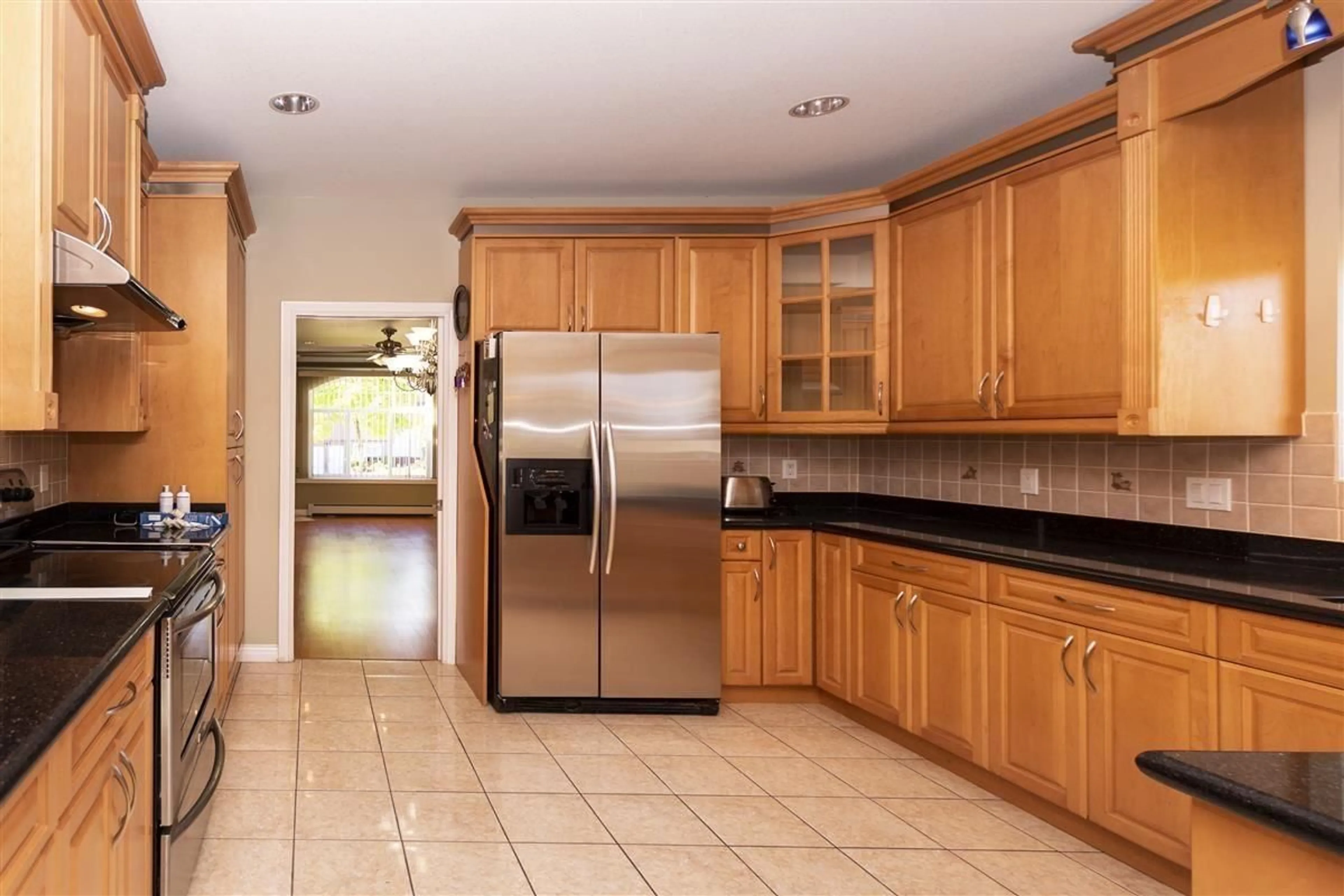 Standard kitchen, ceramic/tile floor for 13871 78 AVENUE, Surrey British Columbia V3W2X9