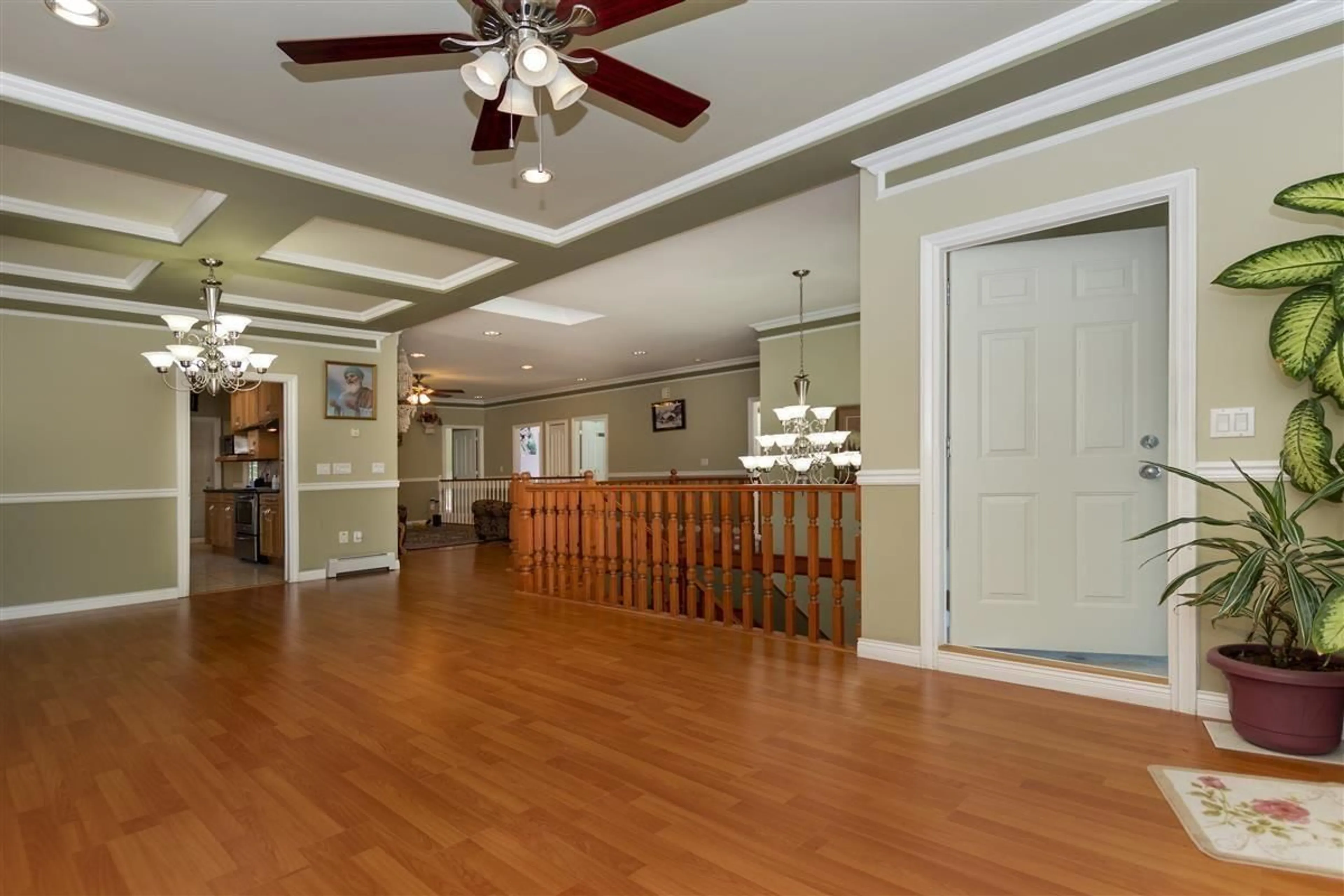 Indoor foyer for 13871 78 AVENUE, Surrey British Columbia V3W2X9