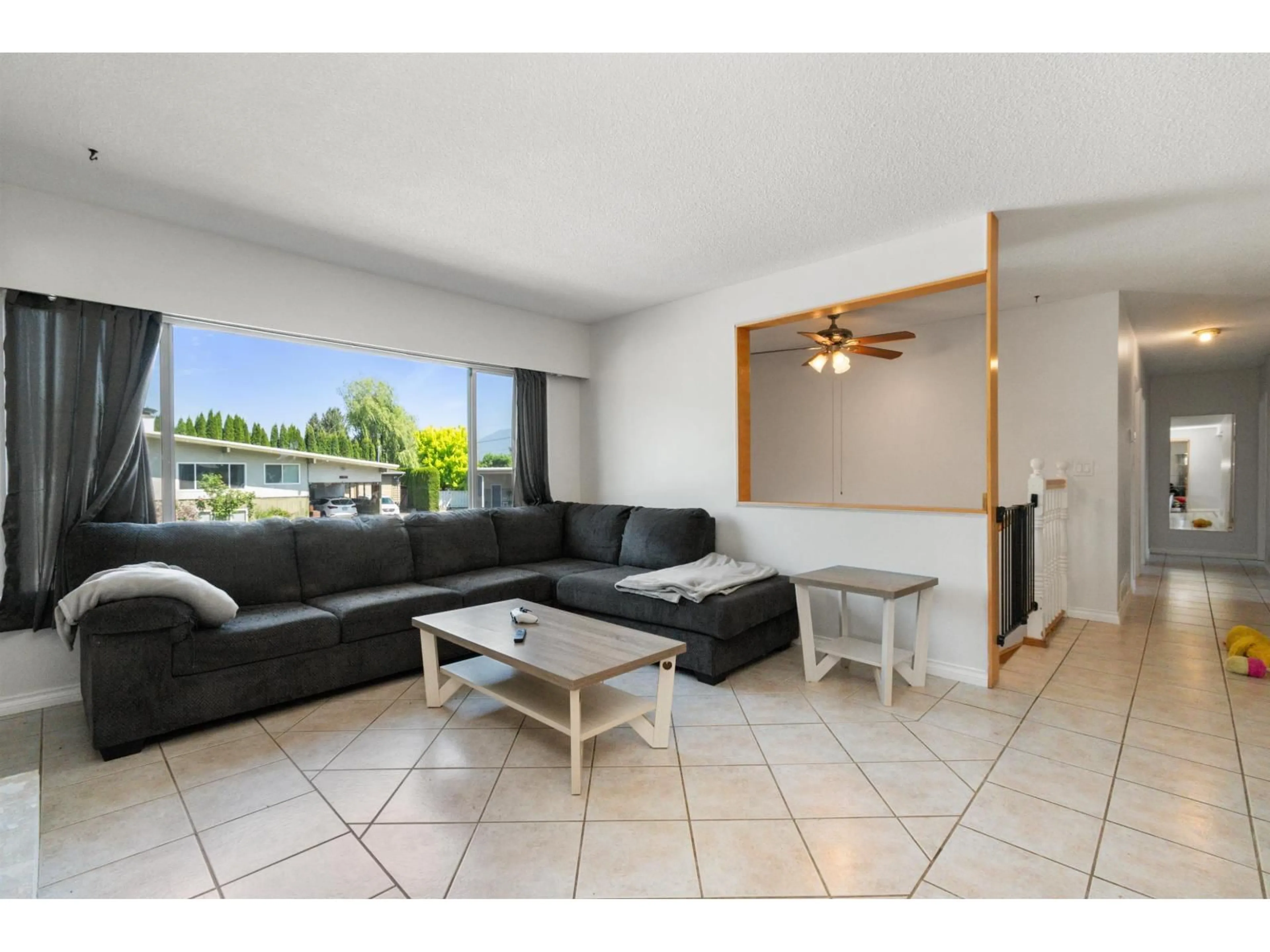 Living room with furniture, unknown for 45378 PRINCESS AVENUE, Chilliwack British Columbia V2P2C2
