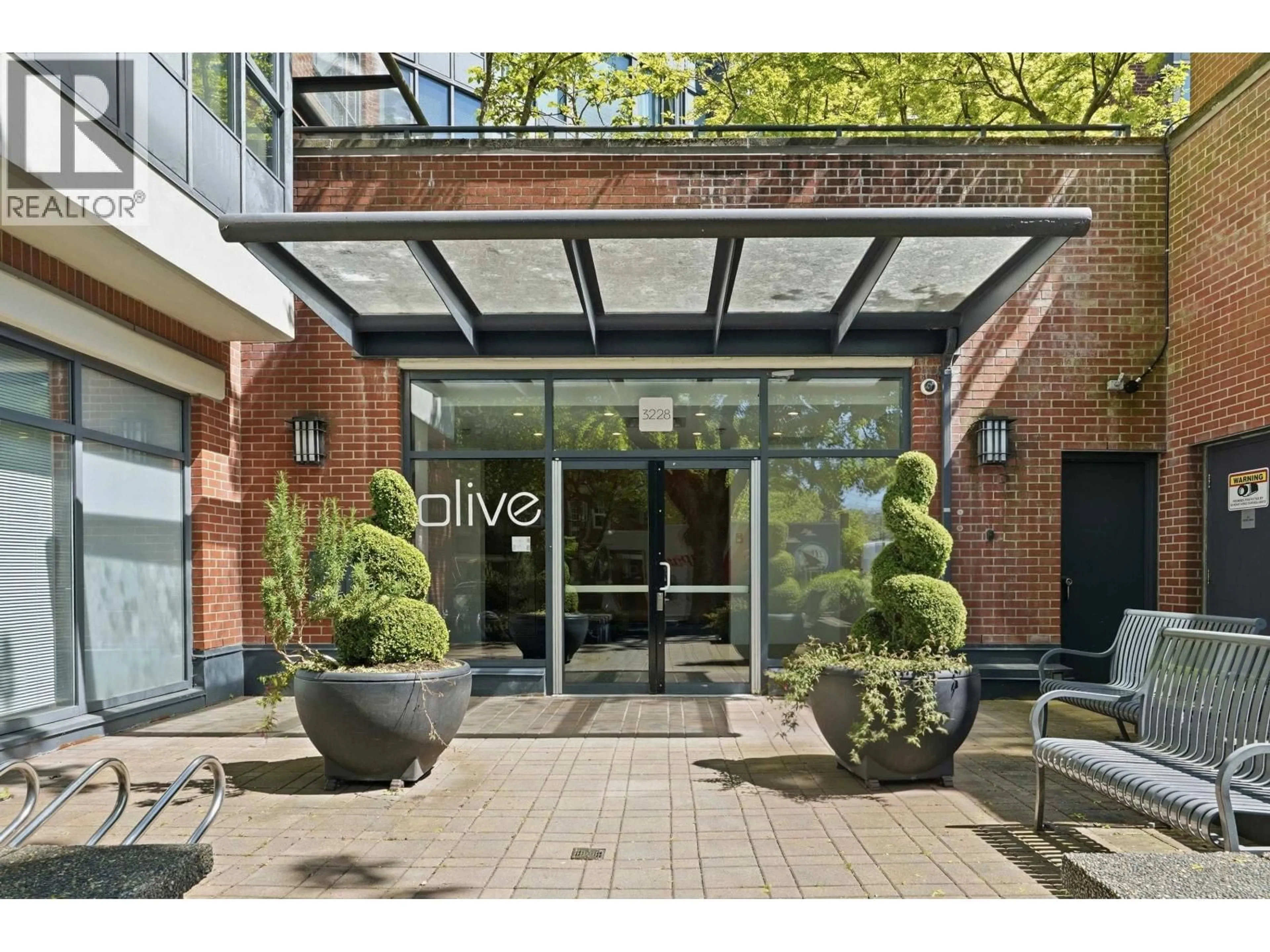 Indoor foyer for 403 - 3228 TUPPER STREET, Vancouver British Columbia V5Z4S7