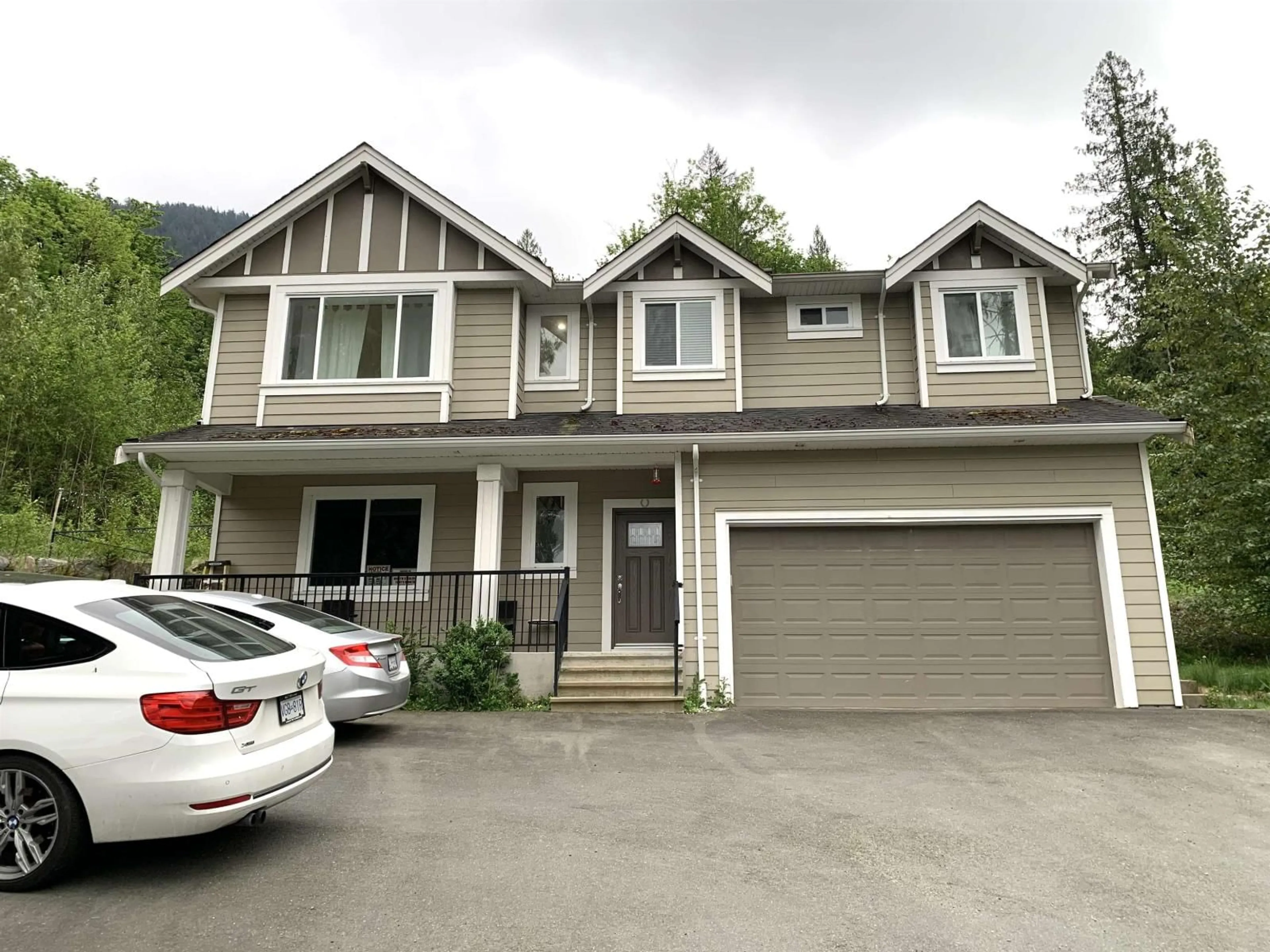 Home with vinyl exterior material, street for 10710 SYLVESTER ROAD, Mission British Columbia V2V4J1