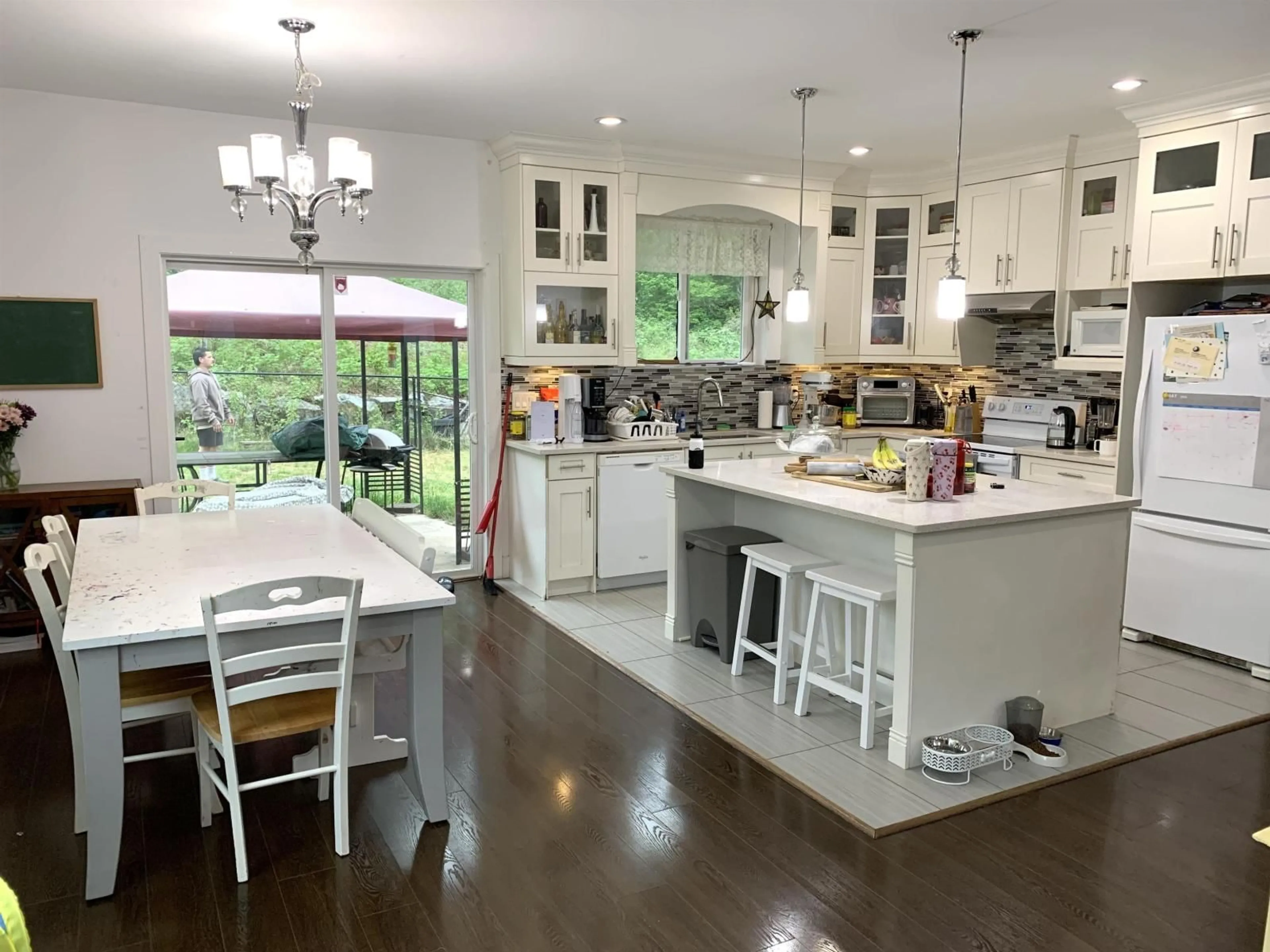 Open concept kitchen, ceramic/tile floor for 10710 SYLVESTER ROAD, Mission British Columbia V2V4J1