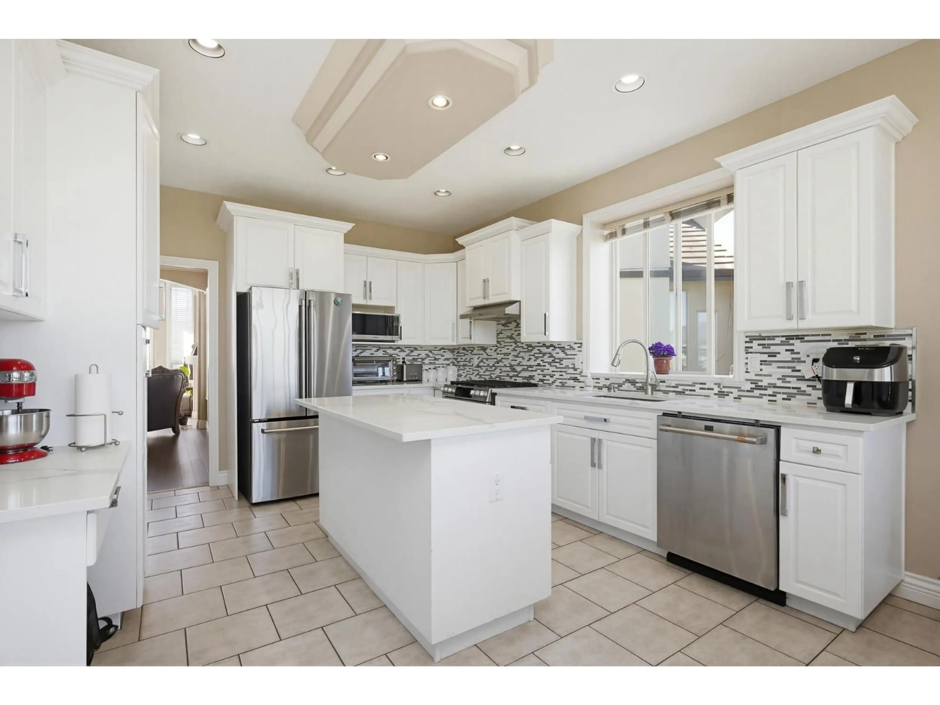 Open concept kitchen, ceramic/tile floor for 3582 VIEWMOUNT PLACE, Abbotsford British Columbia V2T6S1