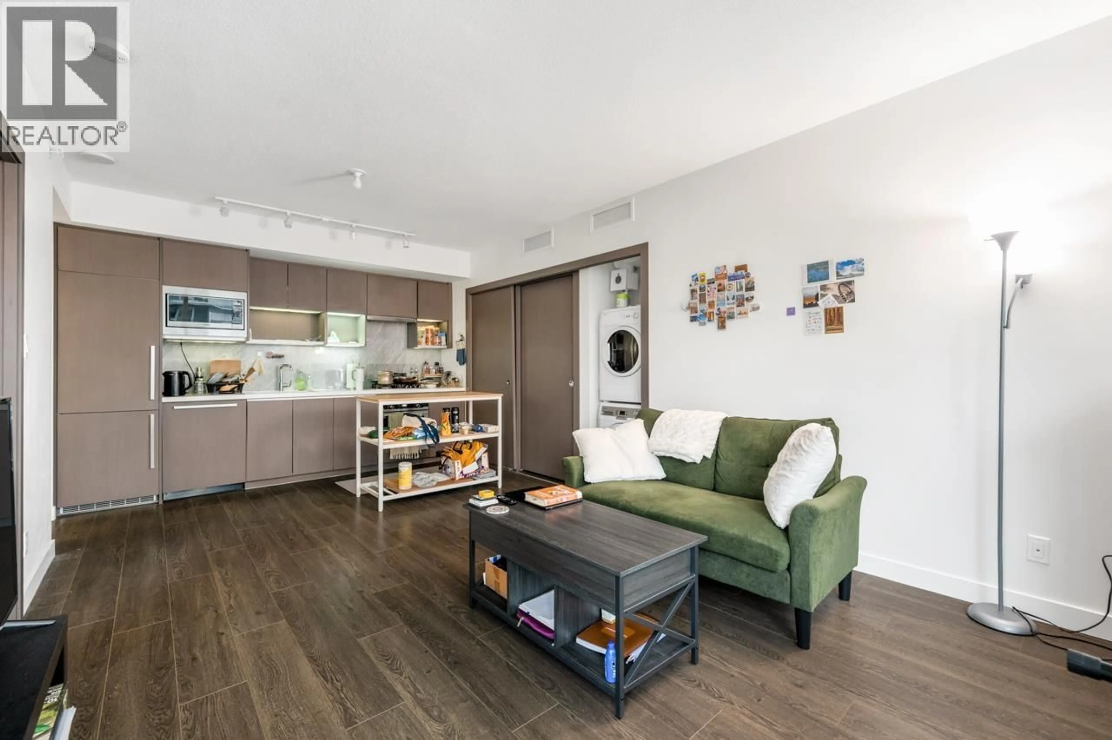 Living room with furniture, wood/laminate floor for 1517 - 68 SMITHE STREET, Vancouver British Columbia V6B0P4