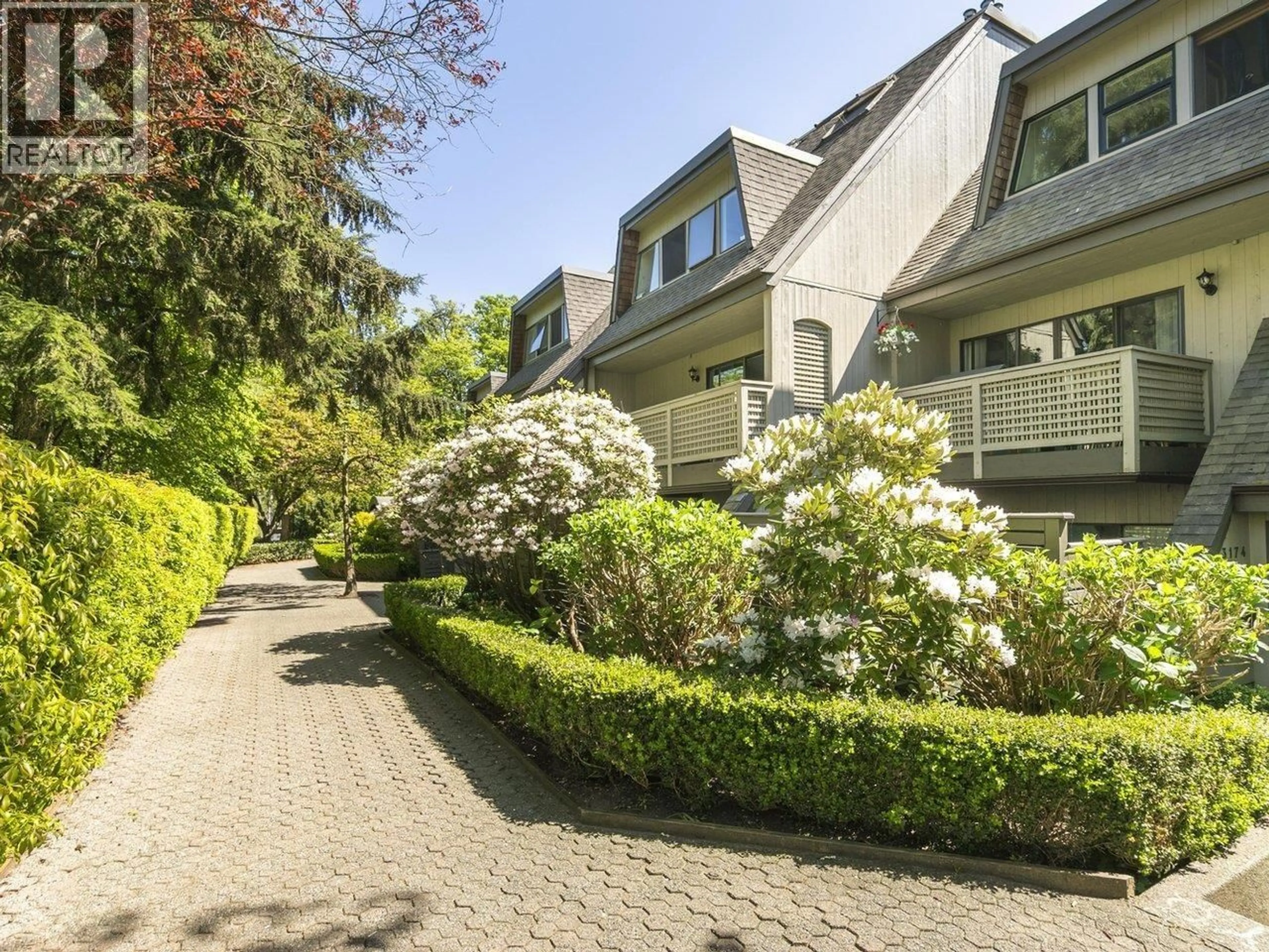 Patio, street for 3184 MOUNTAIN HIGHWAY, North Vancouver British Columbia V7K2H5