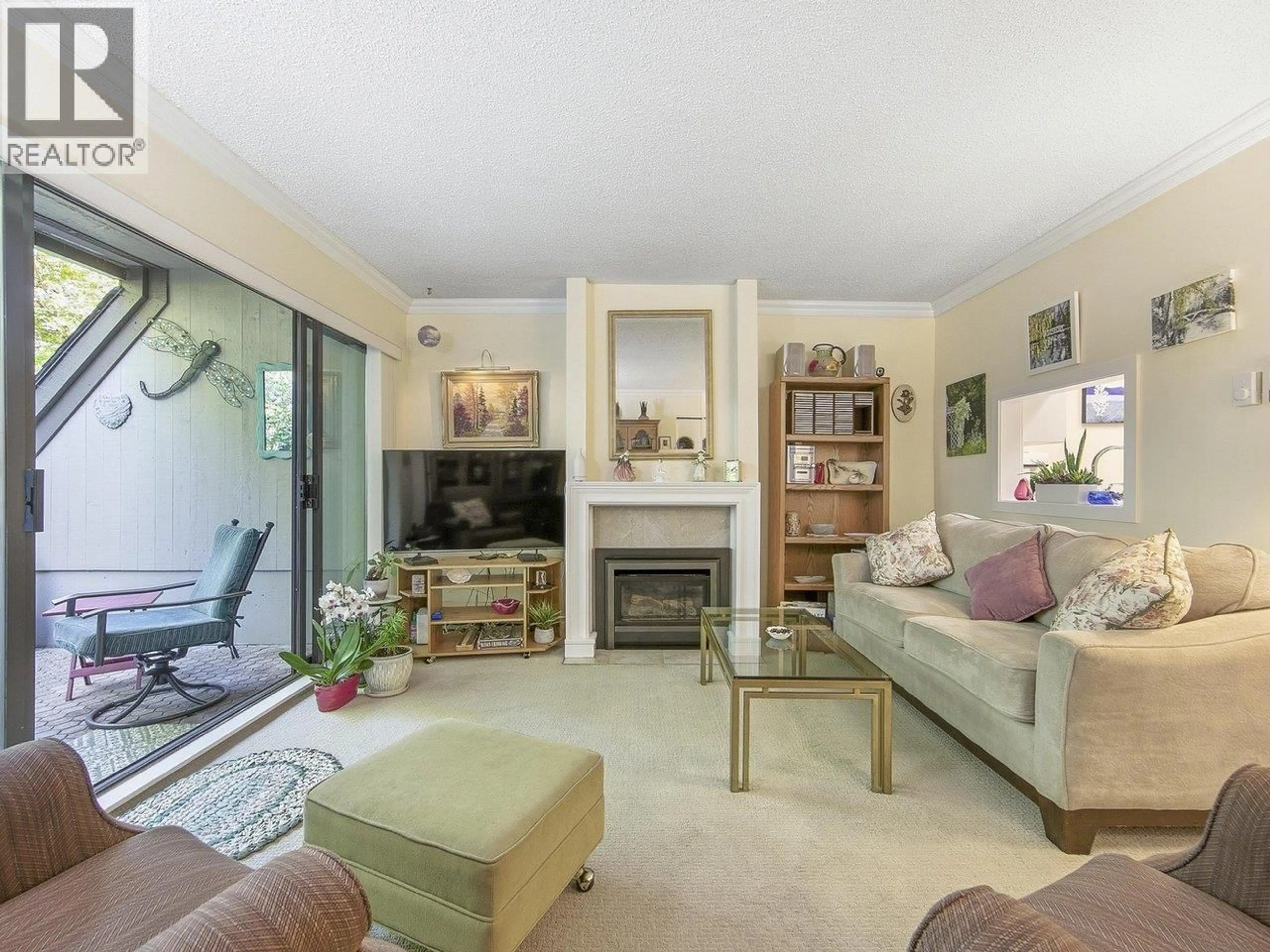 Living room with furniture, unknown for 3184 MOUNTAIN HIGHWAY, North Vancouver British Columbia V7K2H5