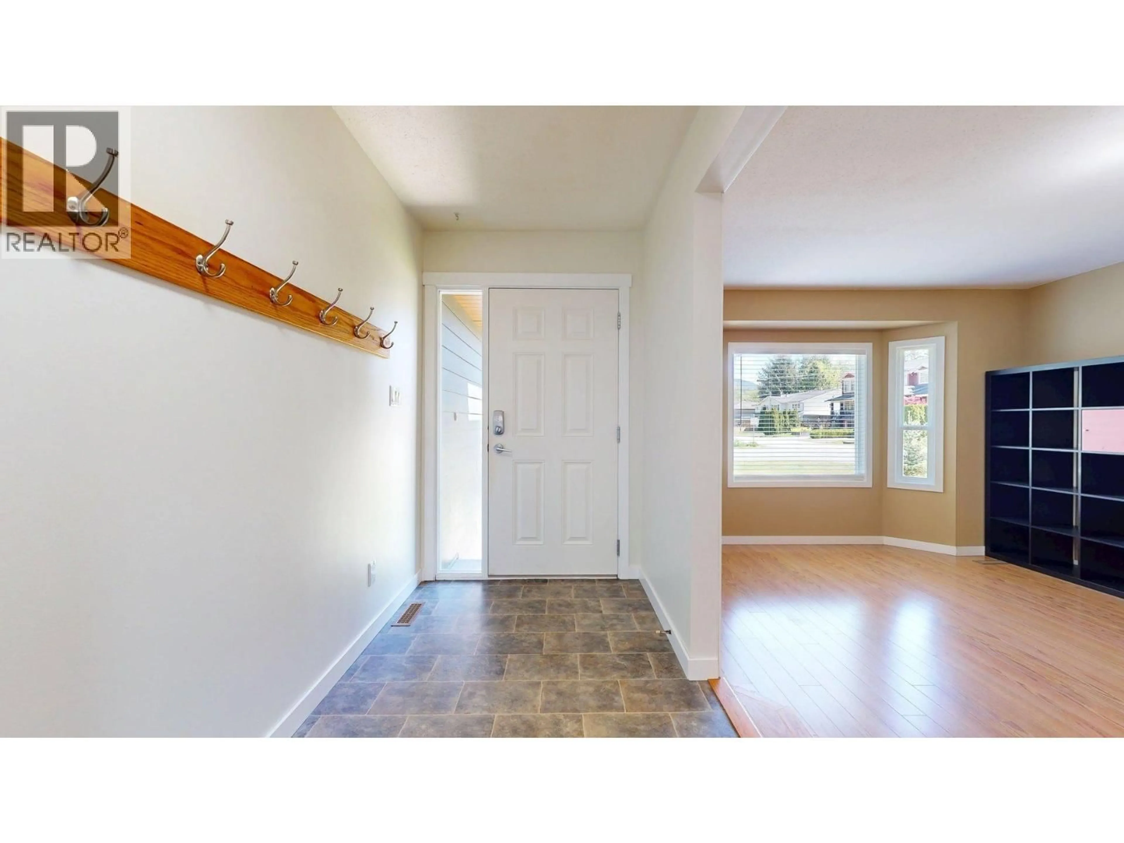 Indoor entryway for 41613 COTTONWOOD ROAD, Squamish British Columbia V0N1H0