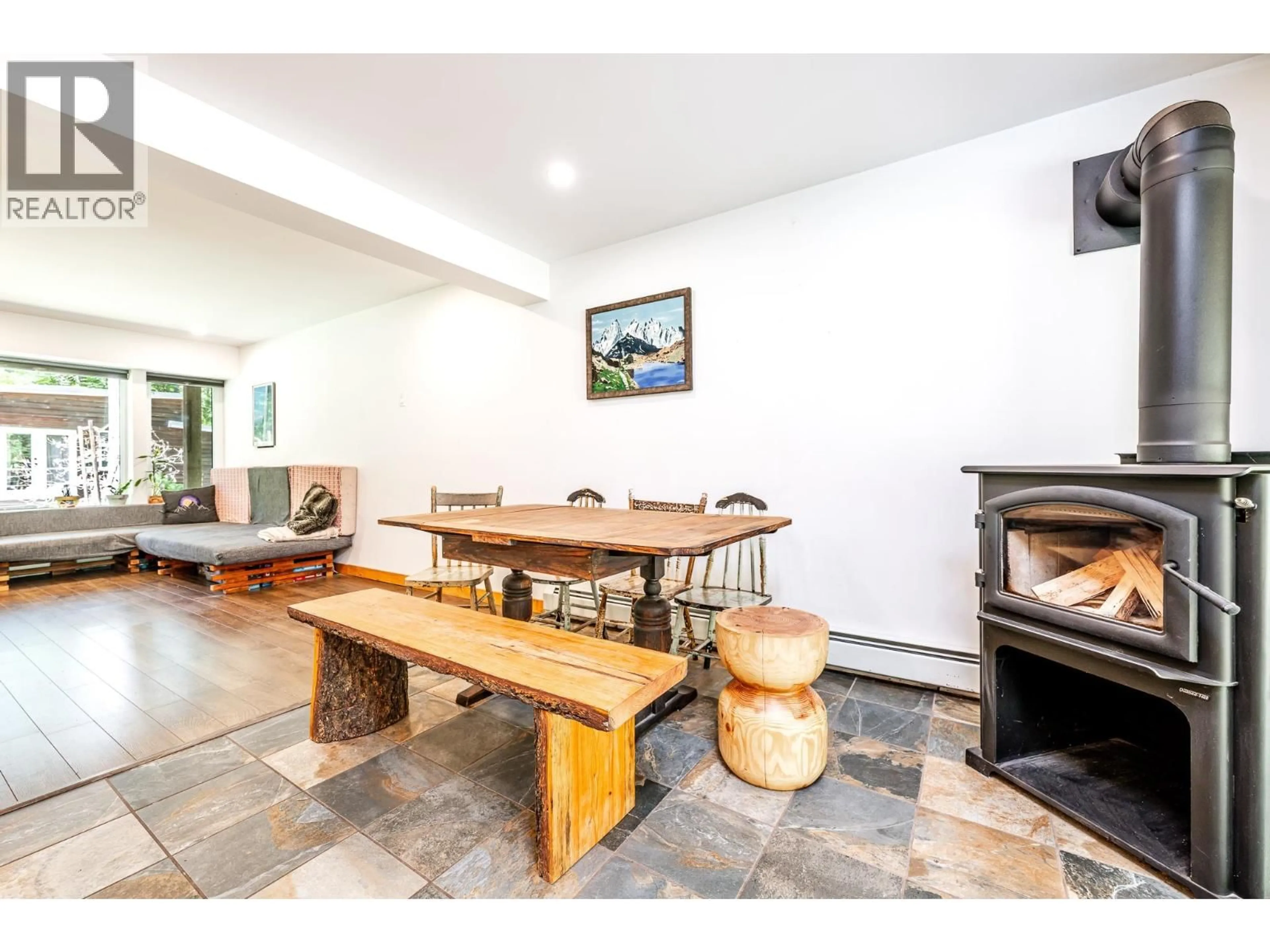Dining room, wood/laminate floor for 4030 MIDNIGHT WAY, Squamish British Columbia V0N1H0
