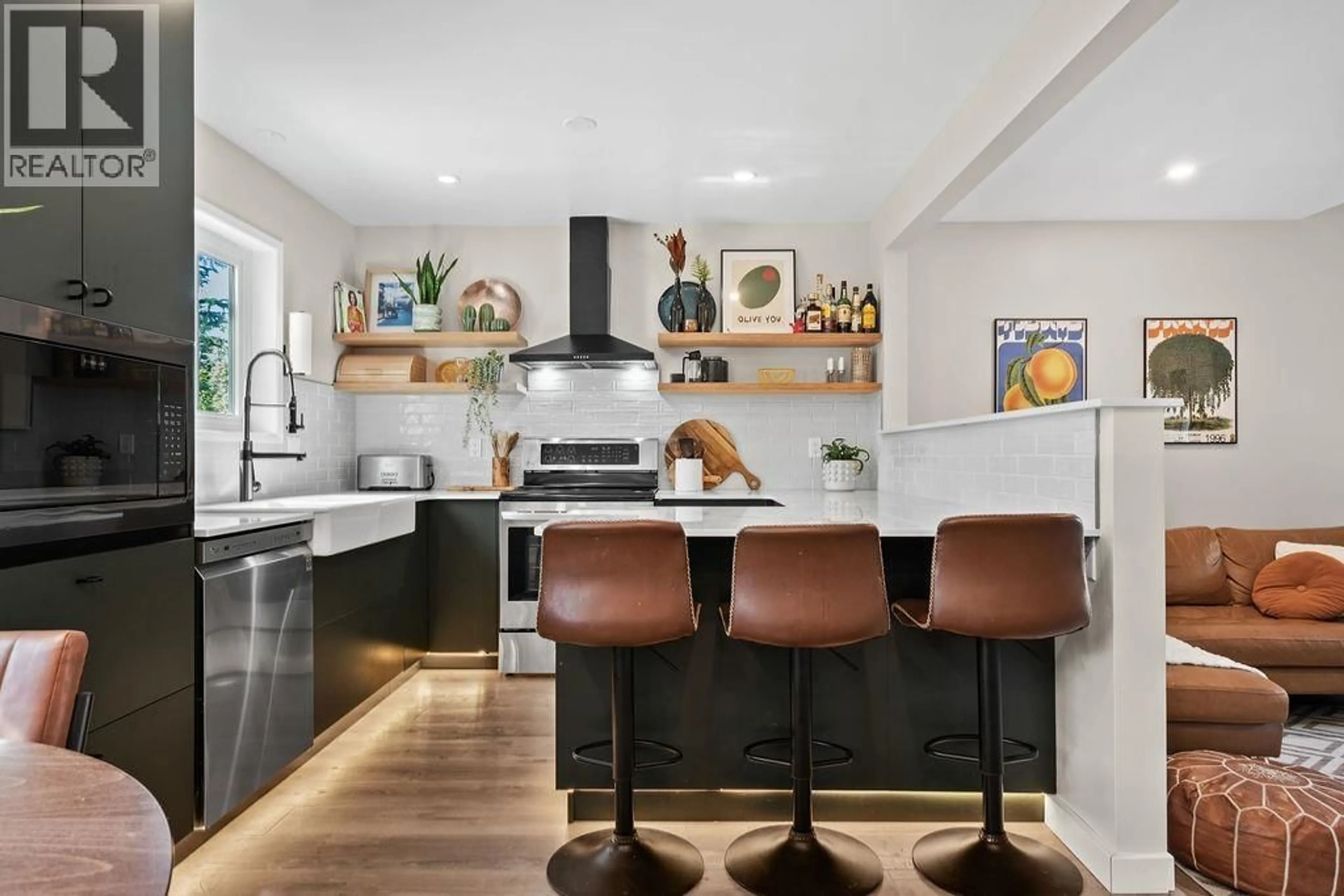 Open concept kitchen, unknown for 39706 GOVERNMENT ROAD, Squamish British Columbia V8B0M8