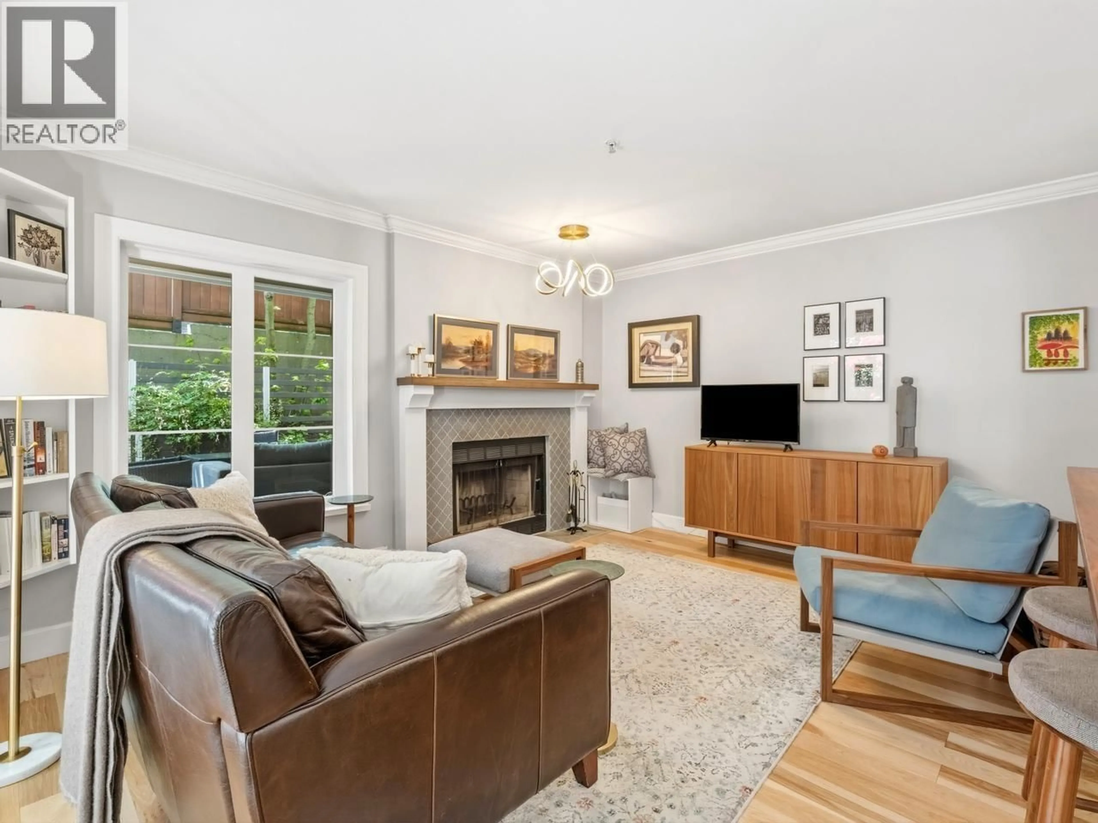 Living room with furniture, wood/laminate floor for 103 - 2110 YORK AVENUE, Vancouver British Columbia V6K1C3