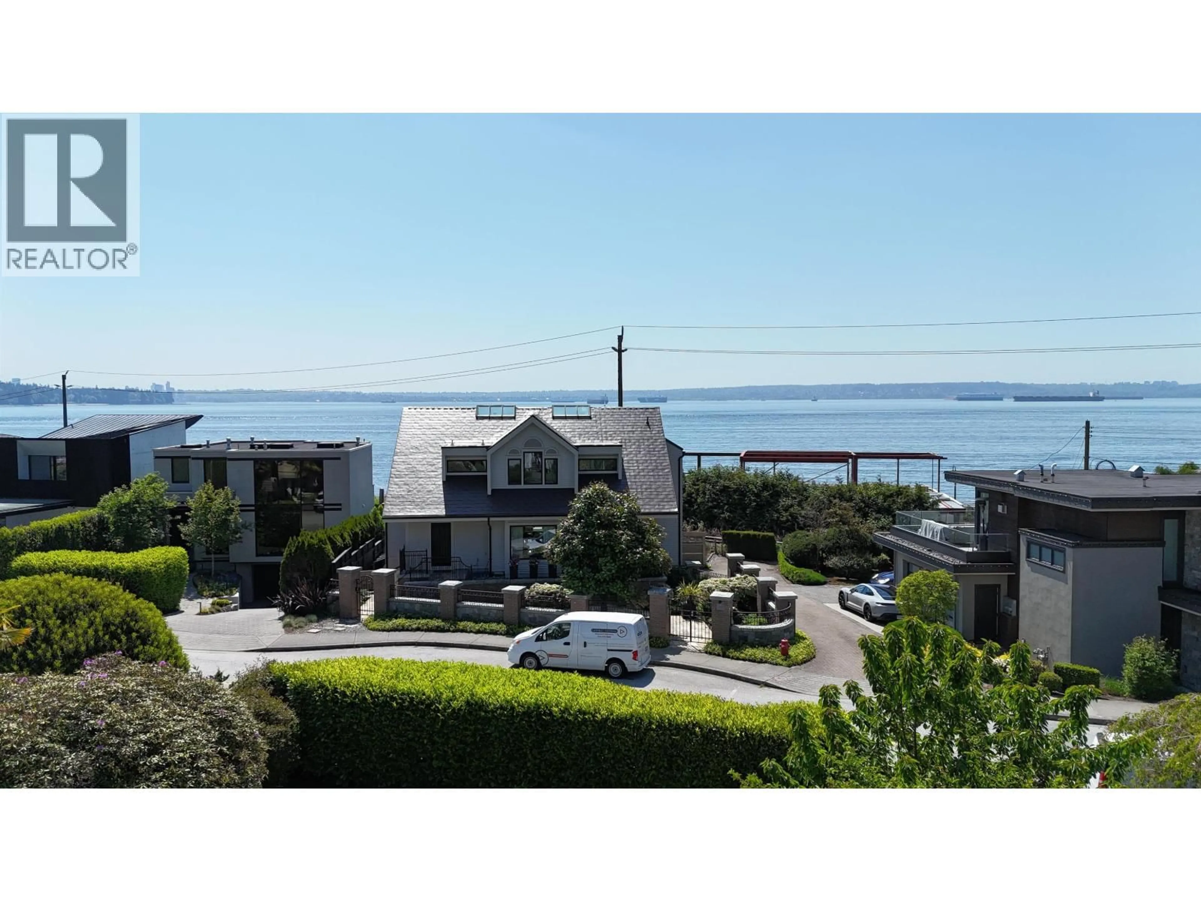 A pic from outside/outdoor area/front of a property/back of a property/a pic from drone, water/lake/river/ocean view for 2361 BELLEVUE AVENUE, West Vancouver British Columbia V7V1C9