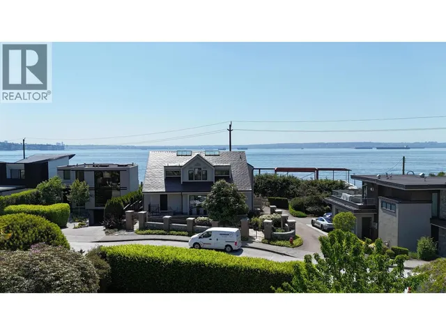 2361 BELLEVUE AVENUE, West Vancouver 4