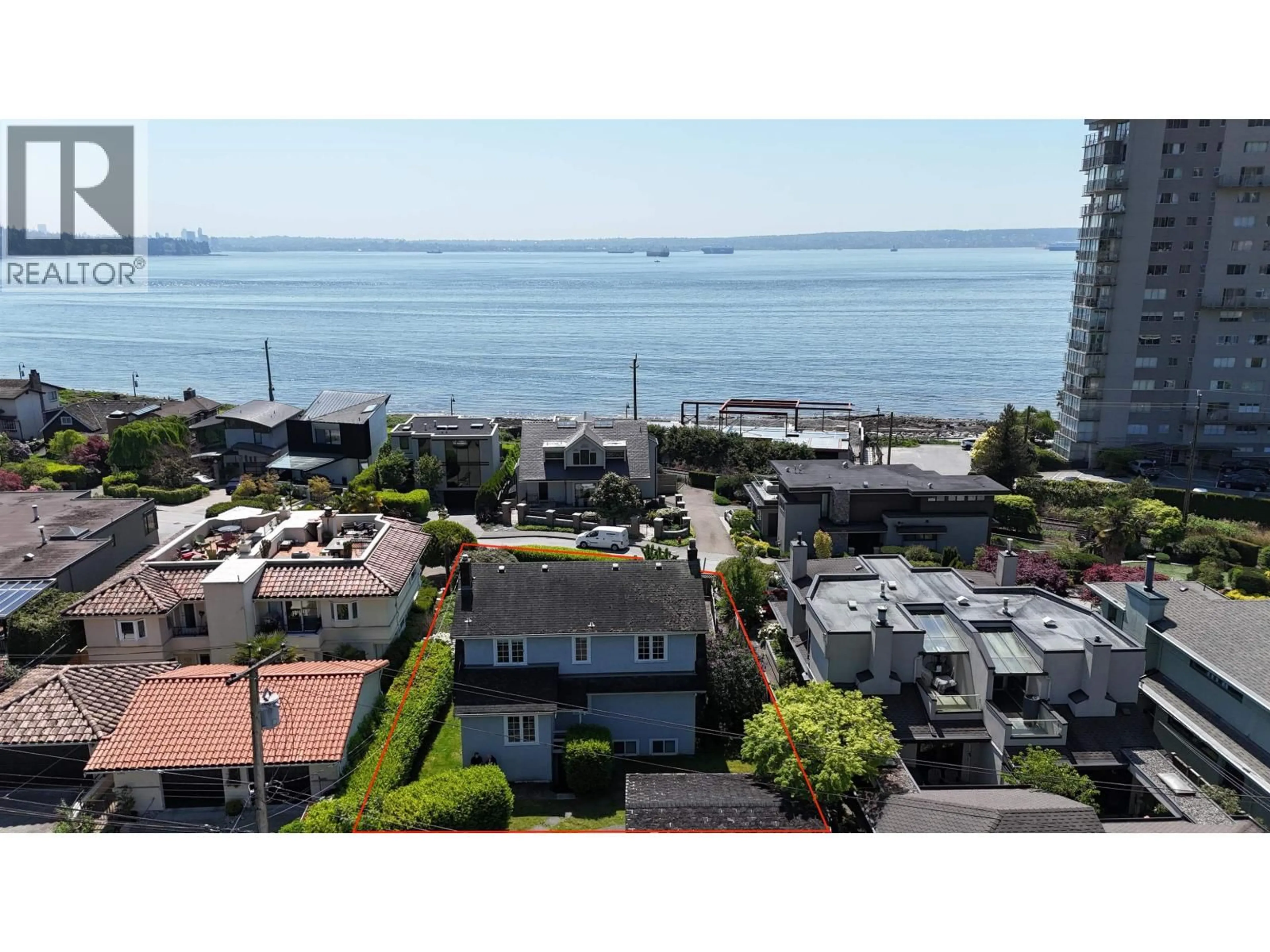 A pic from outside/outdoor area/front of a property/back of a property/a pic from drone, water/lake/river/ocean view for 2361 BELLEVUE AVENUE, West Vancouver British Columbia V7V1C9