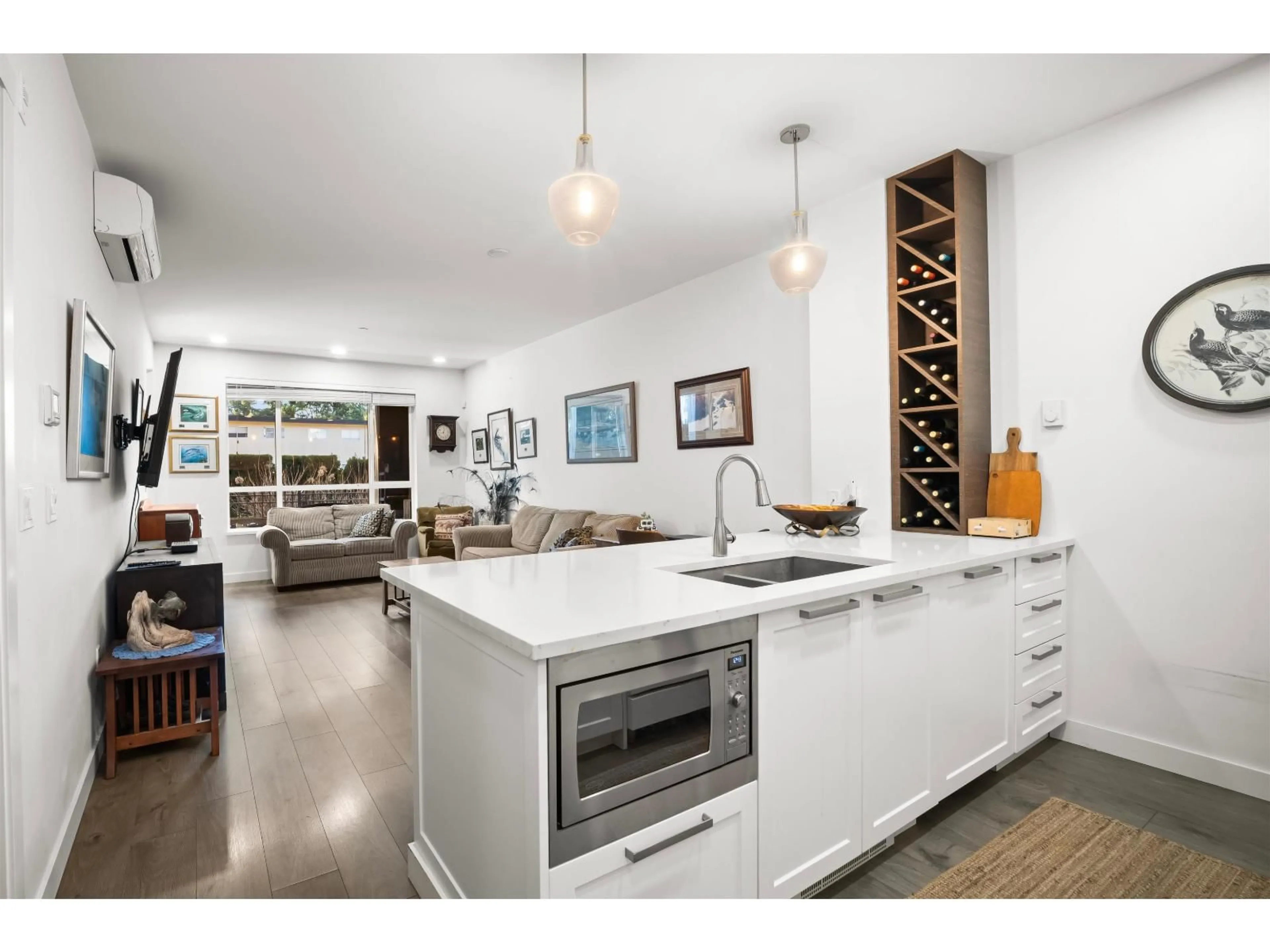 Contemporary kitchen, unknown for 105 - 33540 MAYFAIR AVENUE, Abbotsford British Columbia V2S0J3