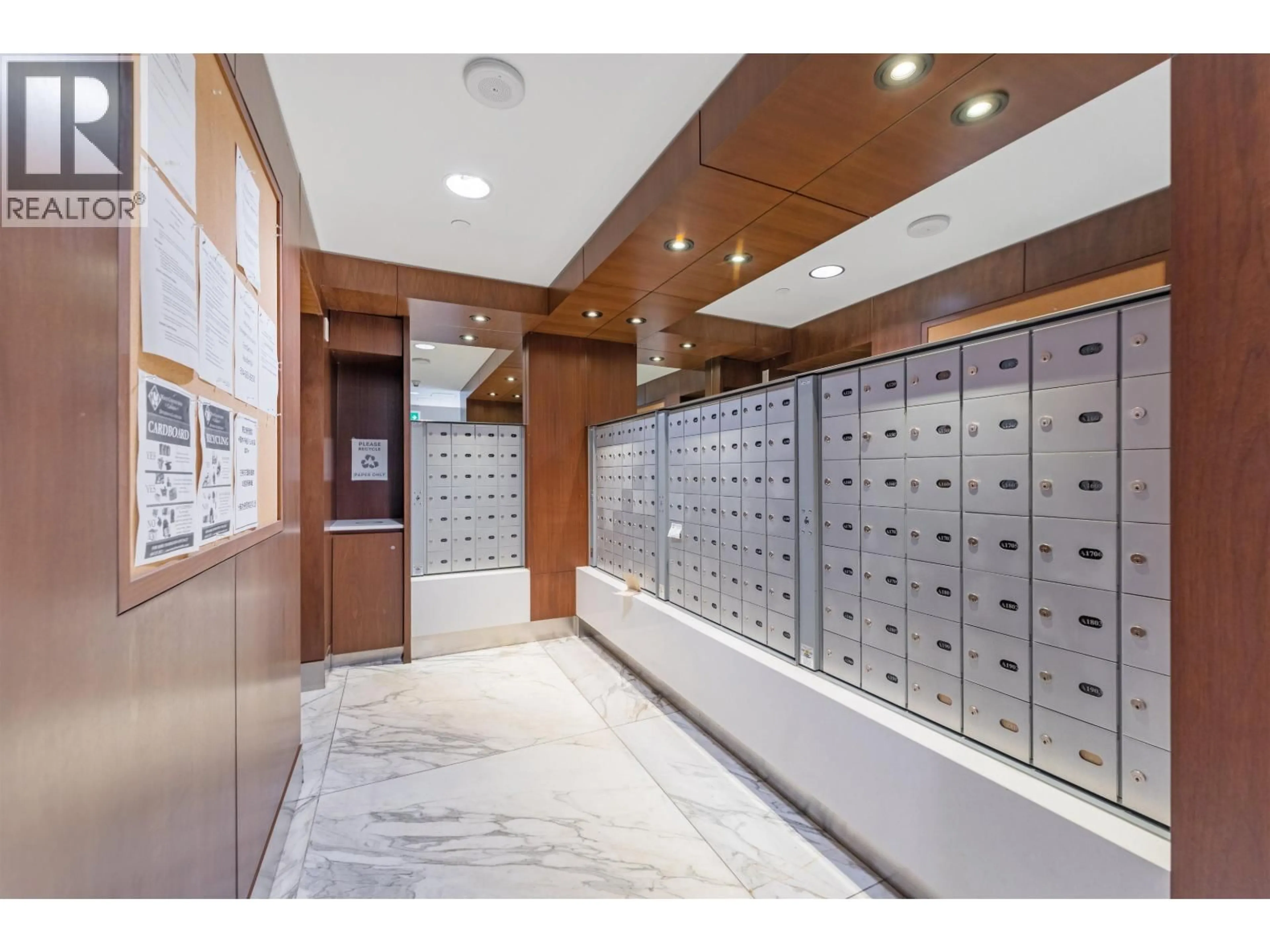 Indoor foyer for 1003 - 8833 HAZELBRIDGE WAY, Richmond British Columbia V6X0N3