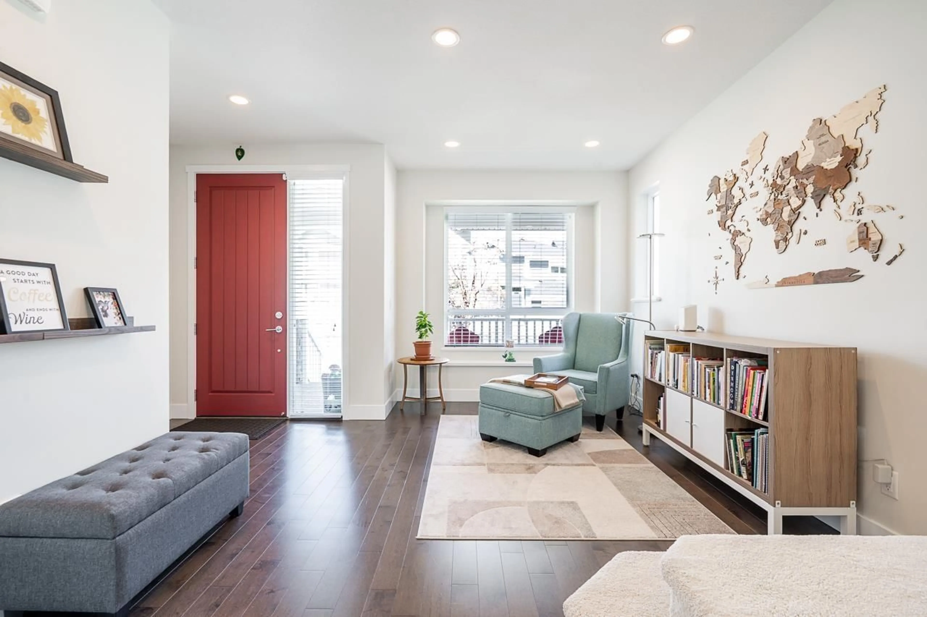 Indoor entryway for 16716 18 AVENUE, Surrey British Columbia V3Z0T3