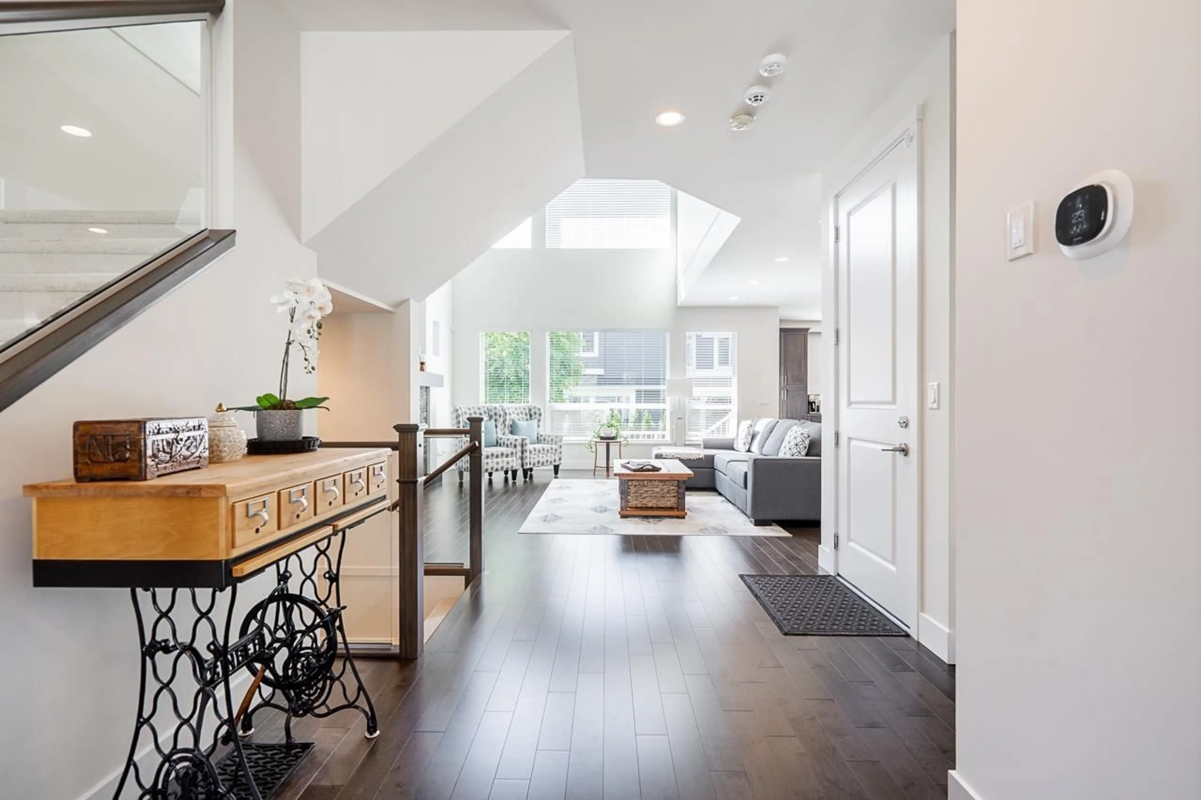 Indoor entryway for 16716 18 AVENUE, Surrey British Columbia V3Z0T3