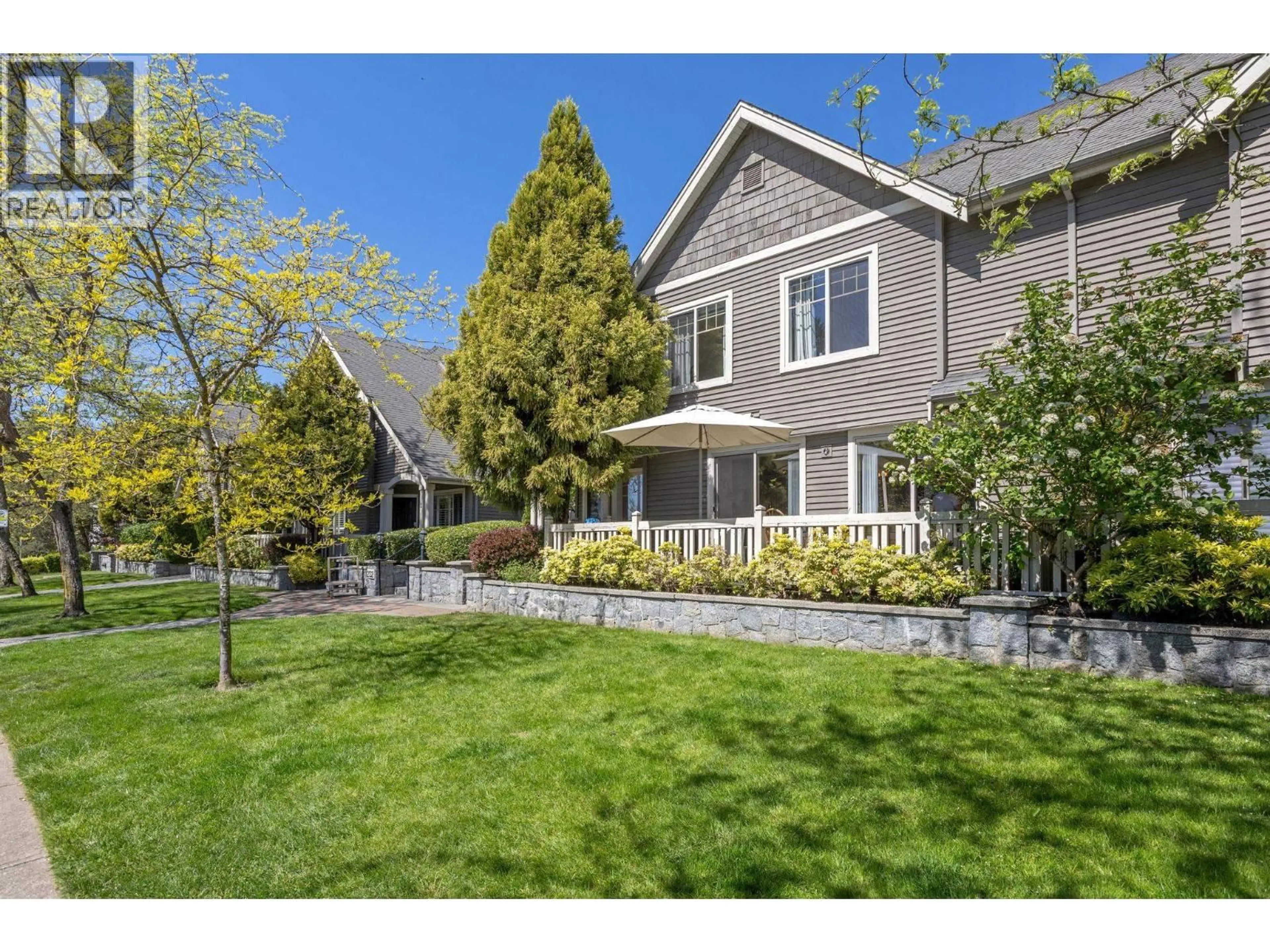Unknown for 3 - 222 5TH STREET, North Vancouver British Columbia V7L1L7