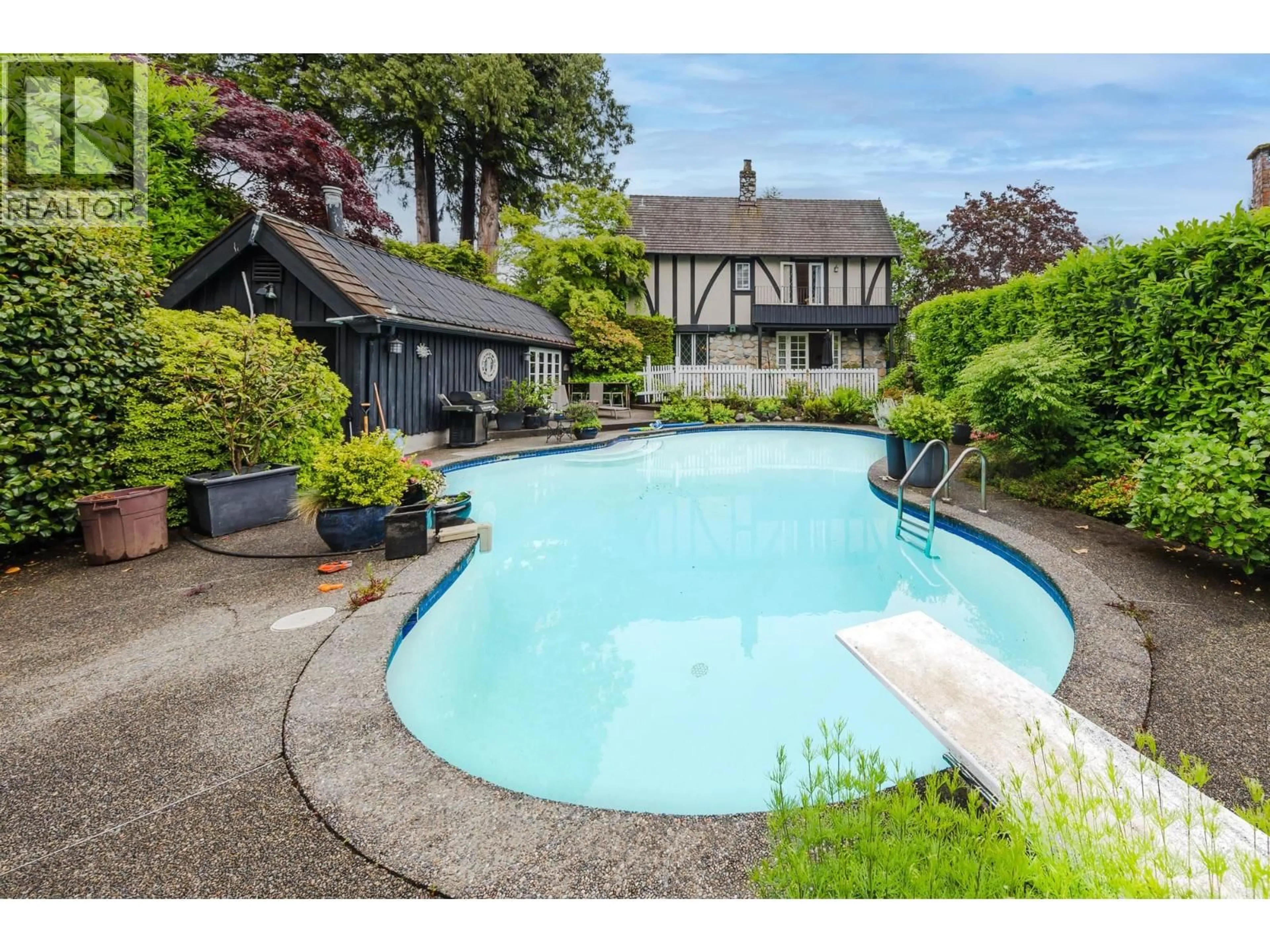 Pool for 1850 MATHERS AVENUE, West Vancouver British Columbia V7V2G8