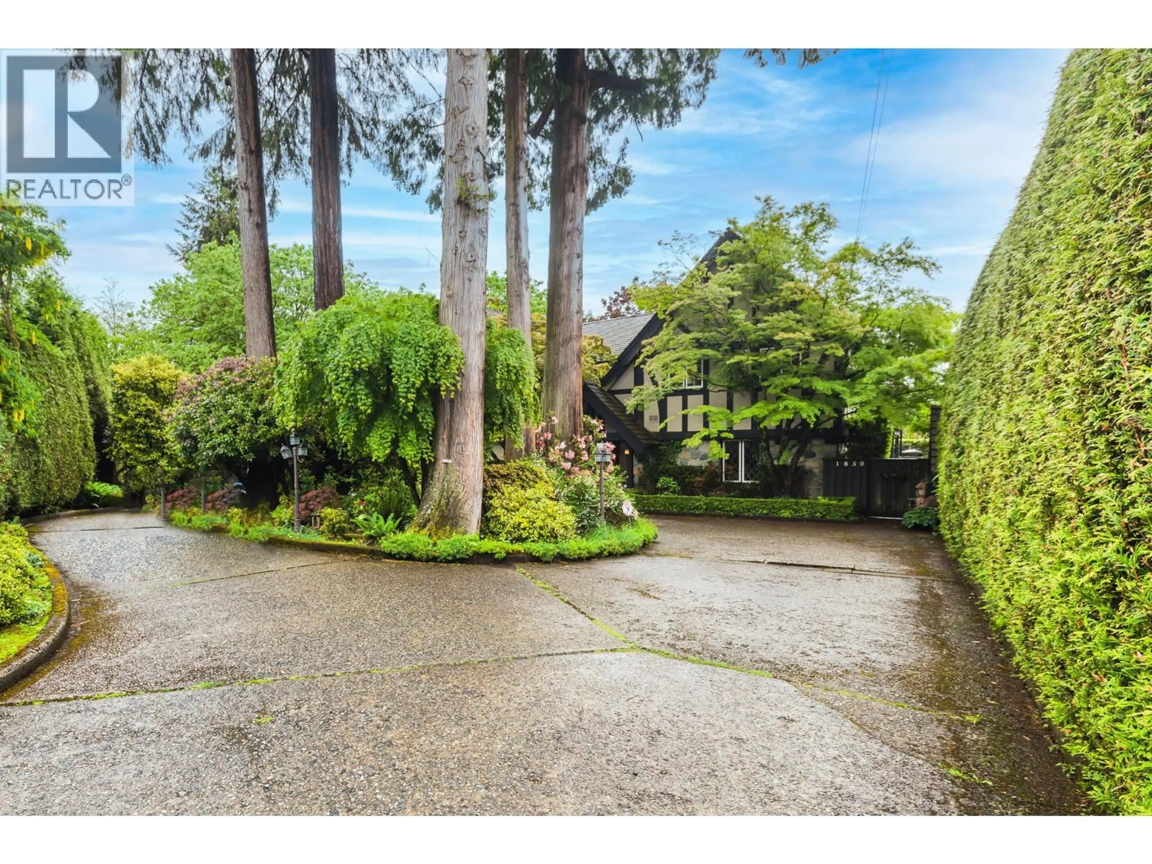 A pic from outside/outdoor area/front of a property/back of a property/a pic from drone, street for 1850 MATHERS AVENUE, West Vancouver British Columbia V7V2G8