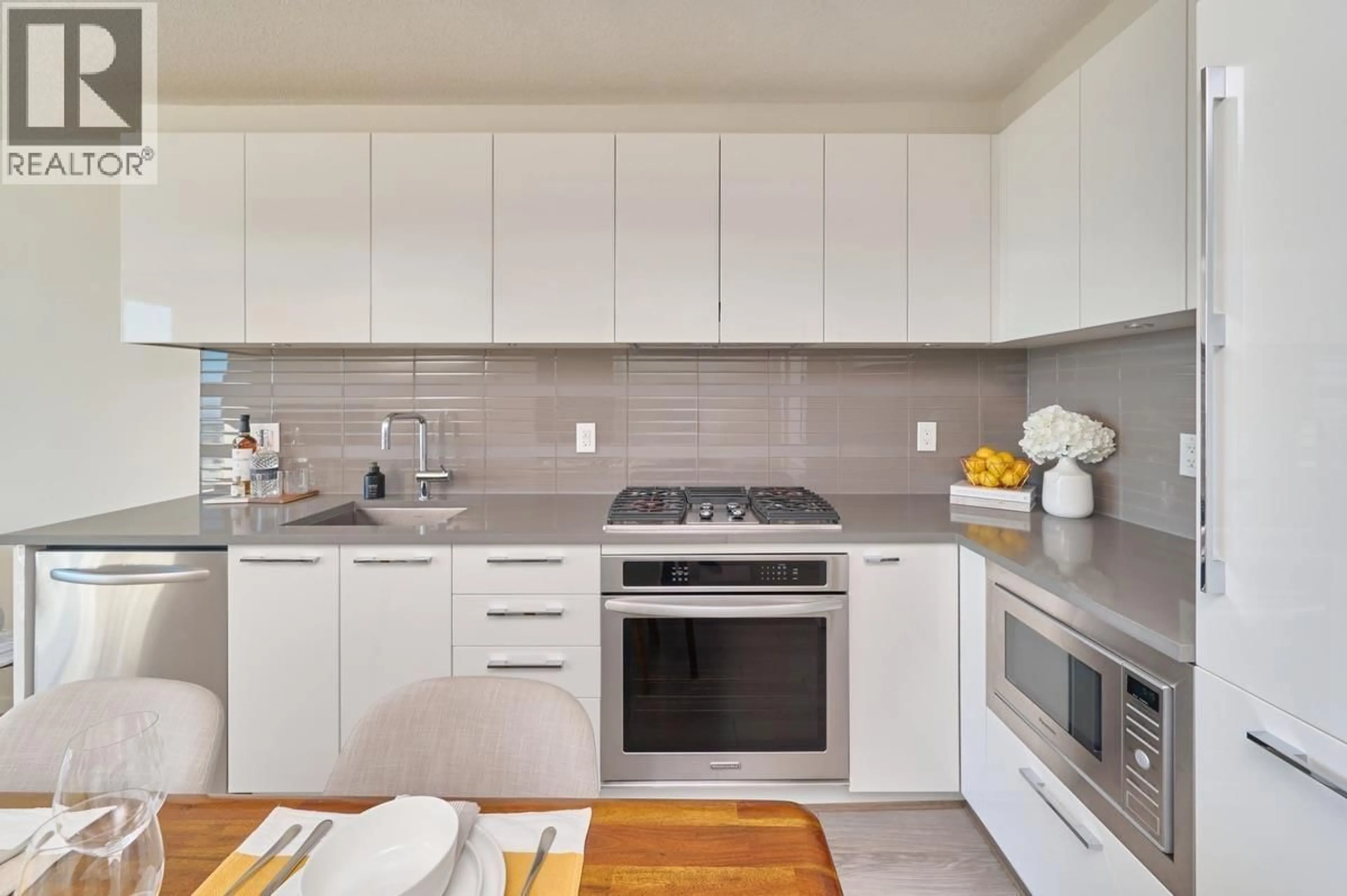 Standard kitchen, ceramic/tile floor for 3503 - 6658 DOW AVENUE, Burnaby British Columbia V5H0C7