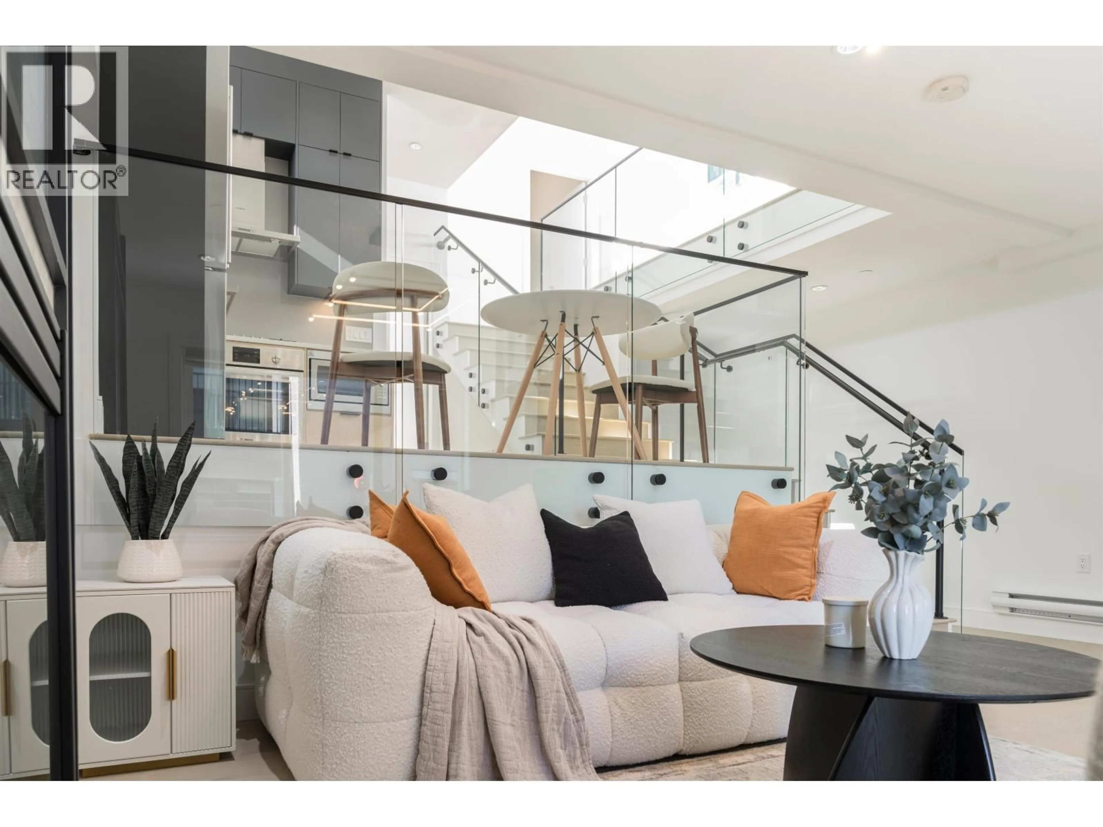 Living room with furniture, unknown for 7355 OAK STREET, Vancouver British Columbia V6P1V9