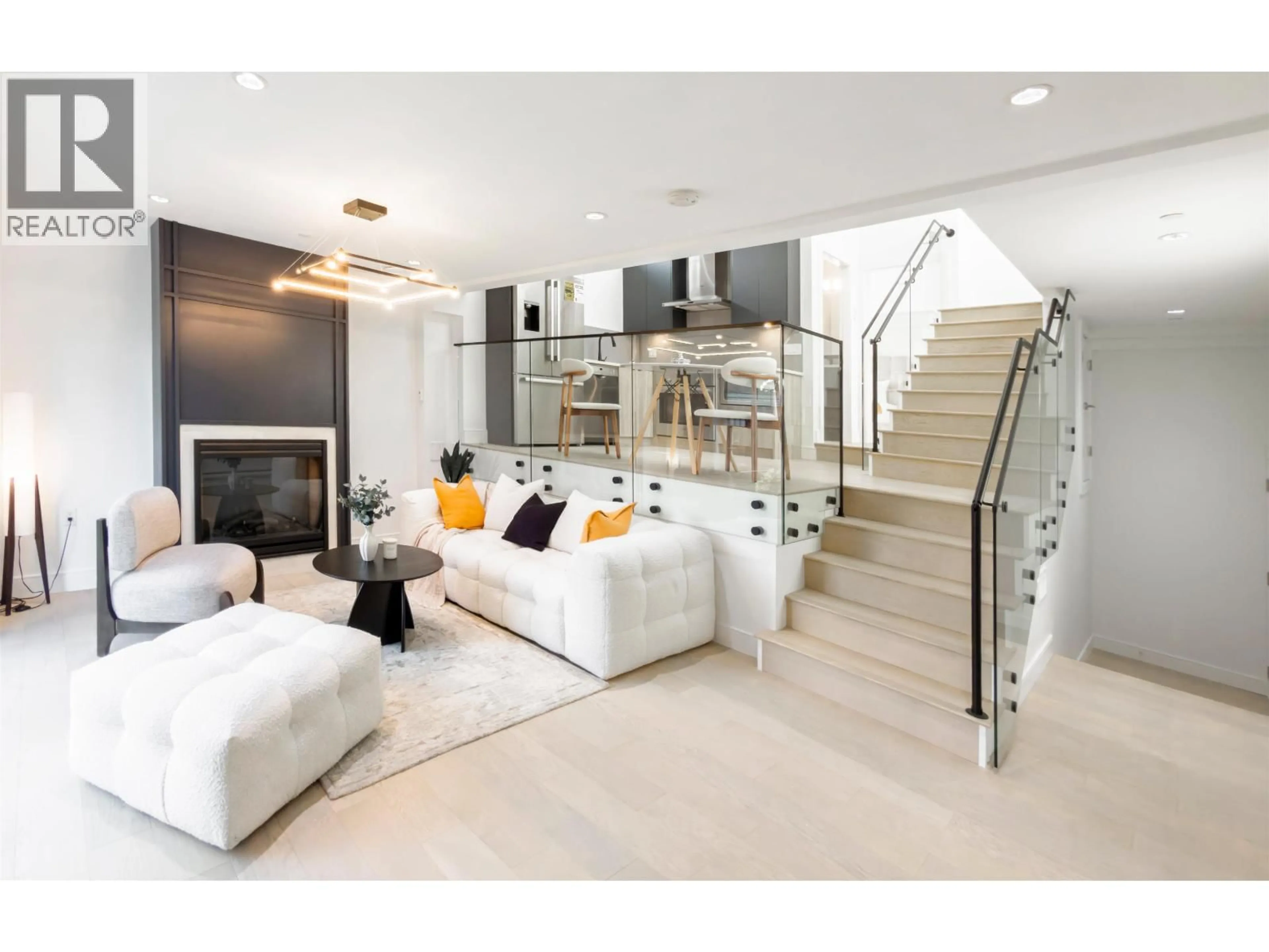 Unknown for 7355 OAK STREET, Vancouver British Columbia V6P1V9