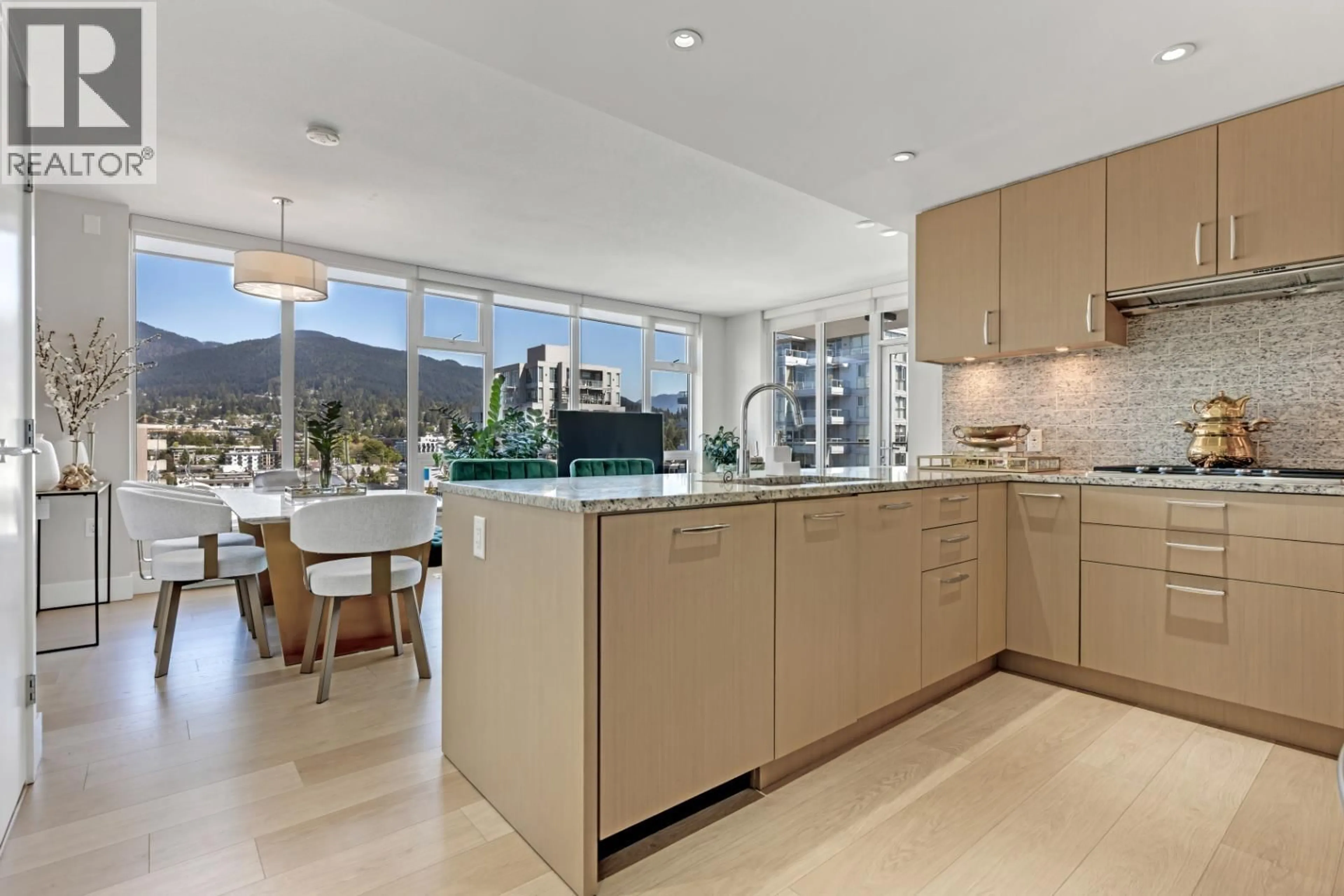 Open concept kitchen, ceramic/tile floor for 1401 - 150 15TH STREET, North Vancouver British Columbia V7M0C4