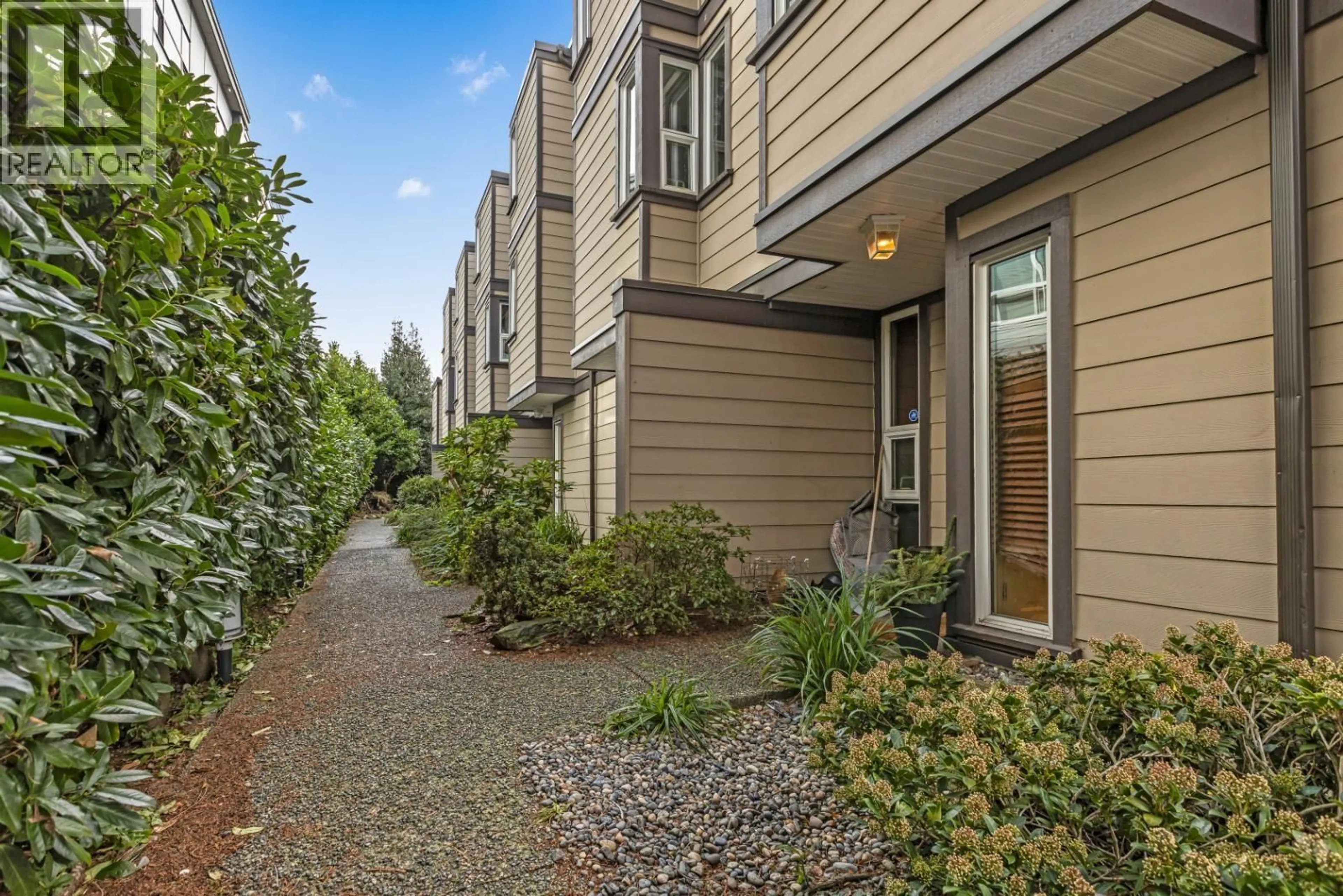 Patio, street for 5 - 1535 ST. GEORGES AVENUE, North Vancouver British Columbia V7L3J6