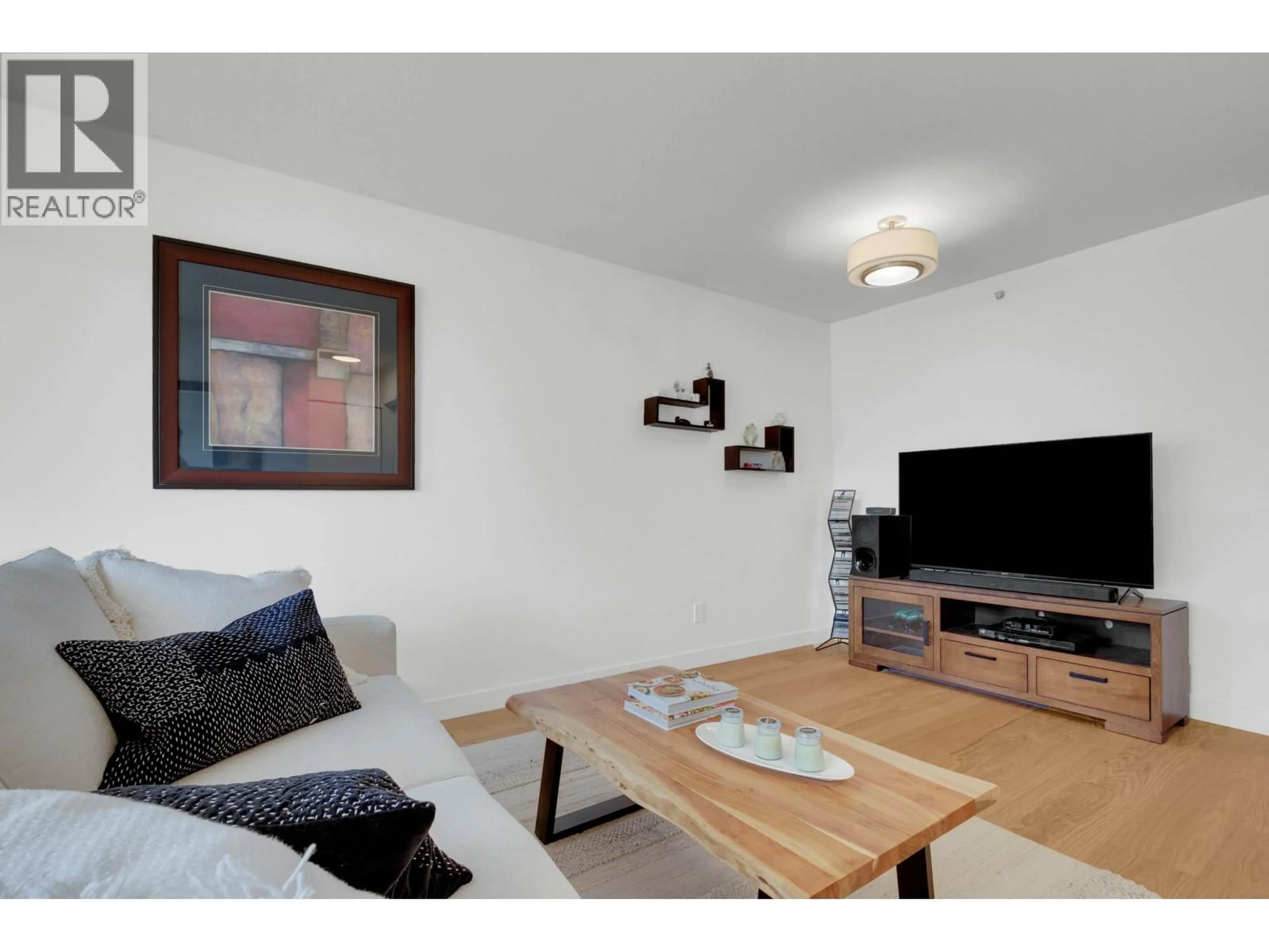 Living room with furniture, wood/laminate floor for 801 - 488 HELMCKEN STREET STREET, Vancouver British Columbia V6B6E4