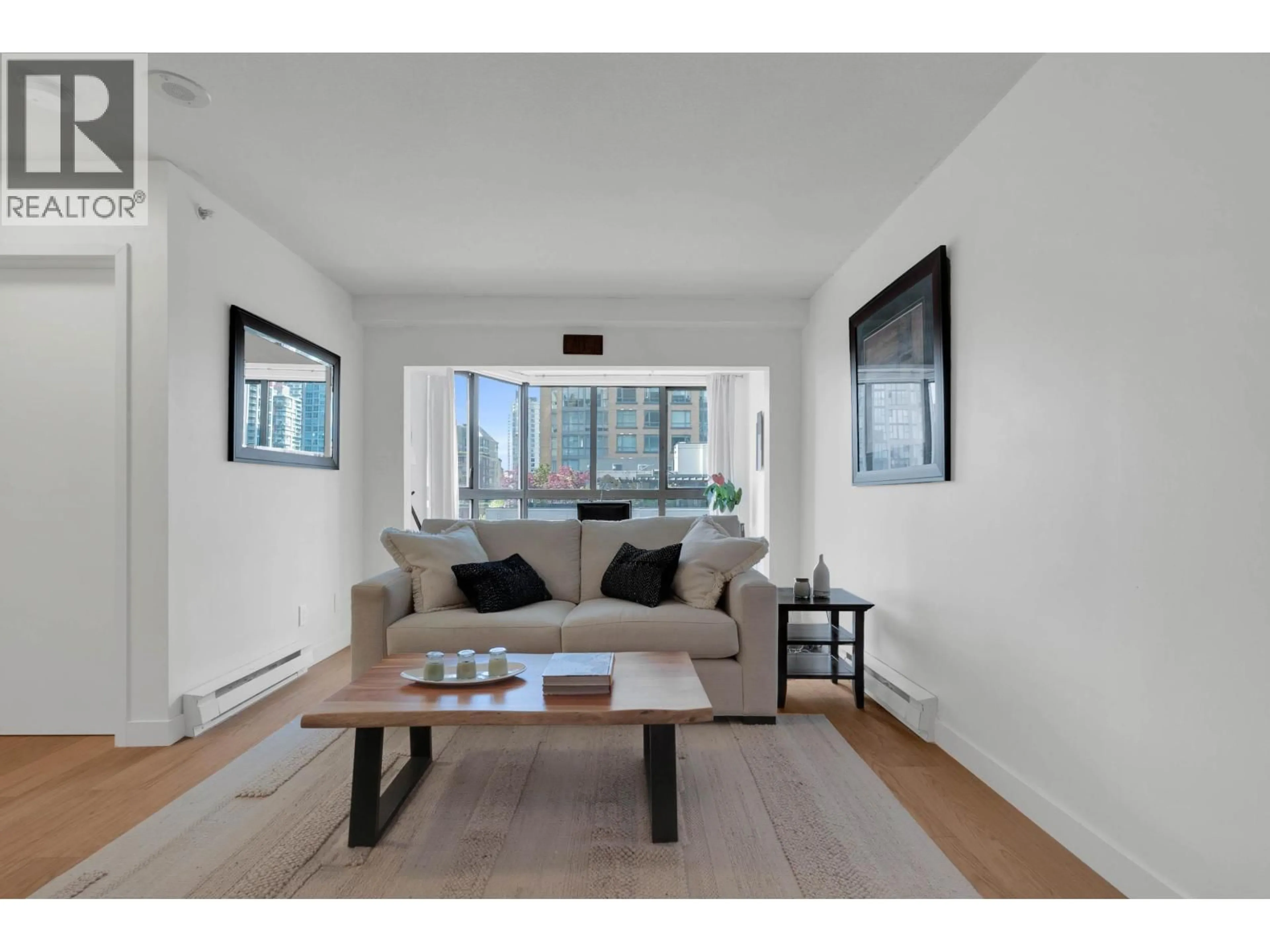 Living room with furniture, wood/laminate floor for 801 - 488 HELMCKEN STREET STREET, Vancouver British Columbia V6B6E4