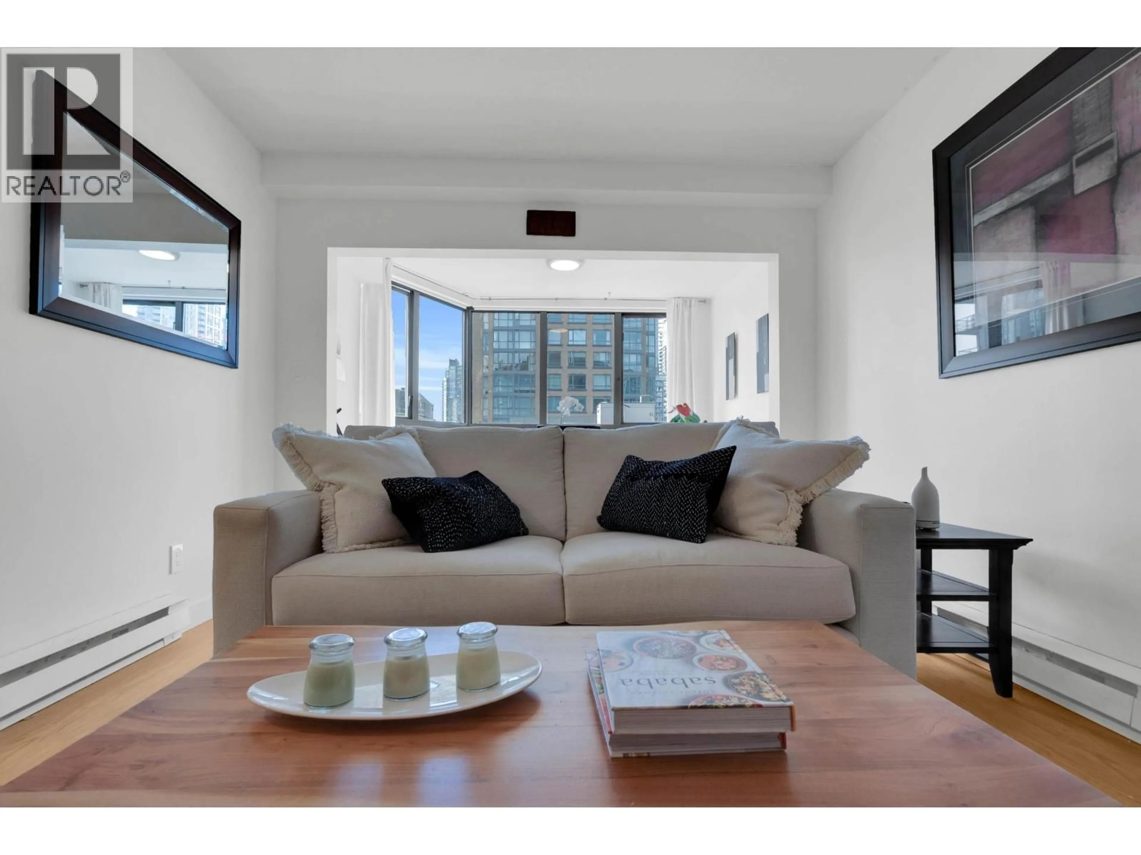 Living room with furniture, unknown for 801 - 488 HELMCKEN STREET STREET, Vancouver British Columbia V6B6E4