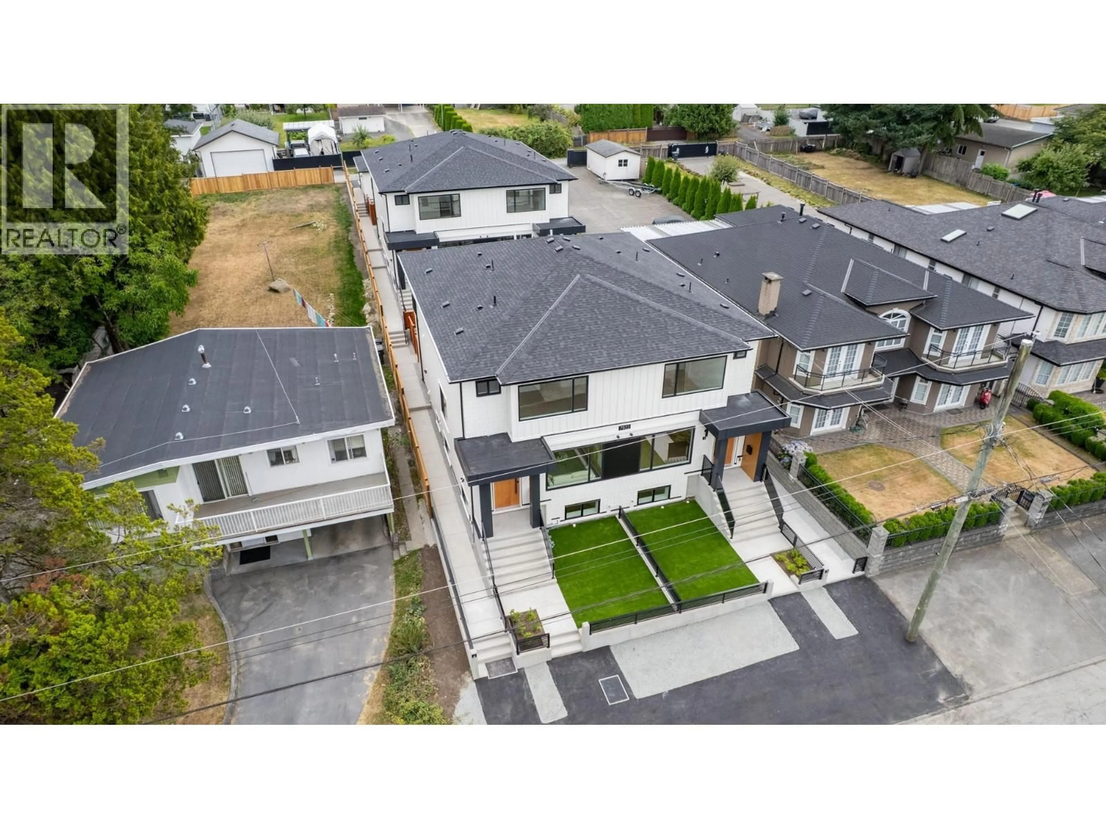 A pic from outside/outdoor area/front of a property/back of a property/a pic from drone, street for 4 - 7822 GOODLAD STREET, Burnaby British Columbia V5E2H6