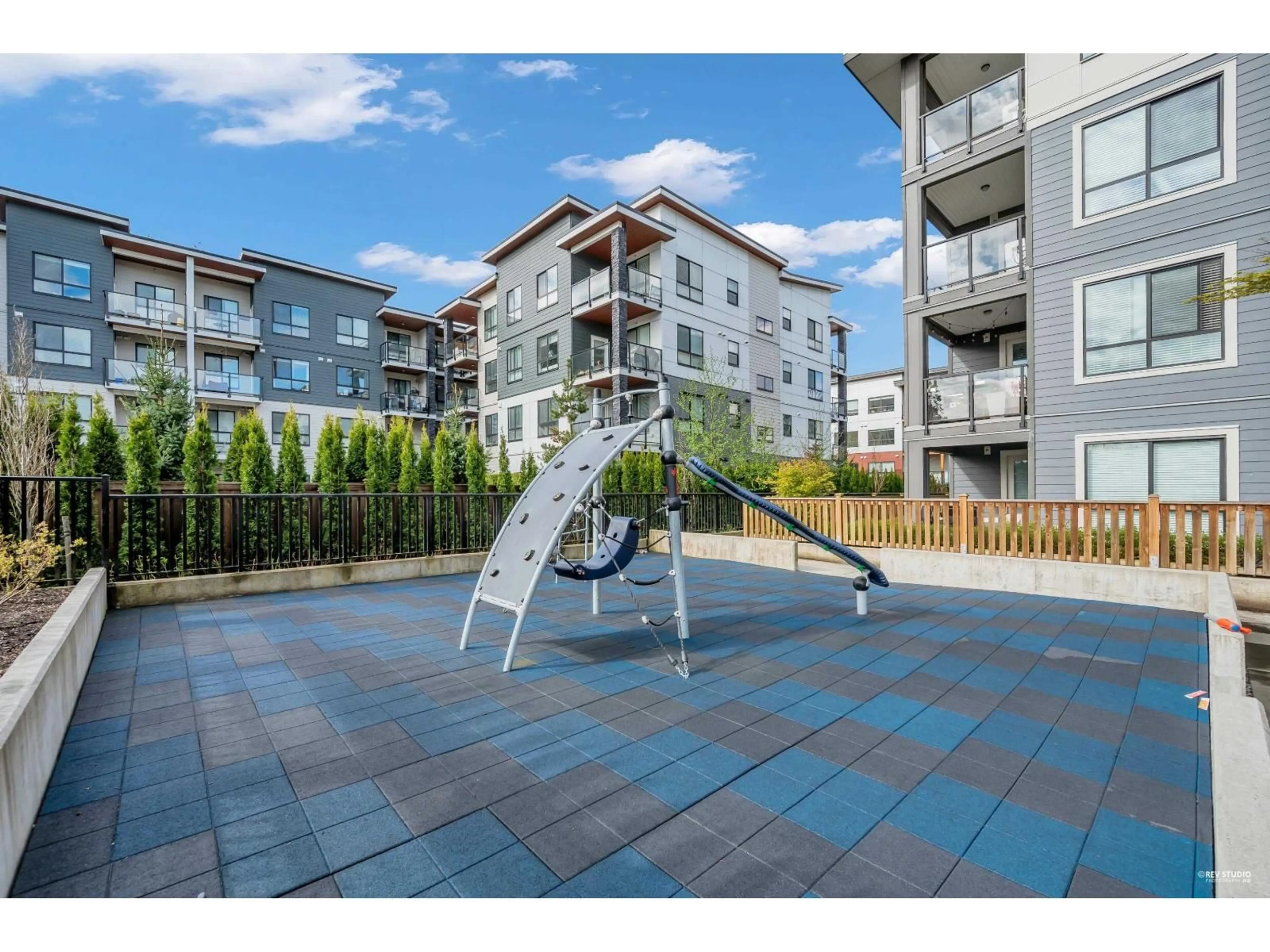 Patio, unknown for 402 - 20356 72B AVENUE, Langley British Columbia V2Y4J9