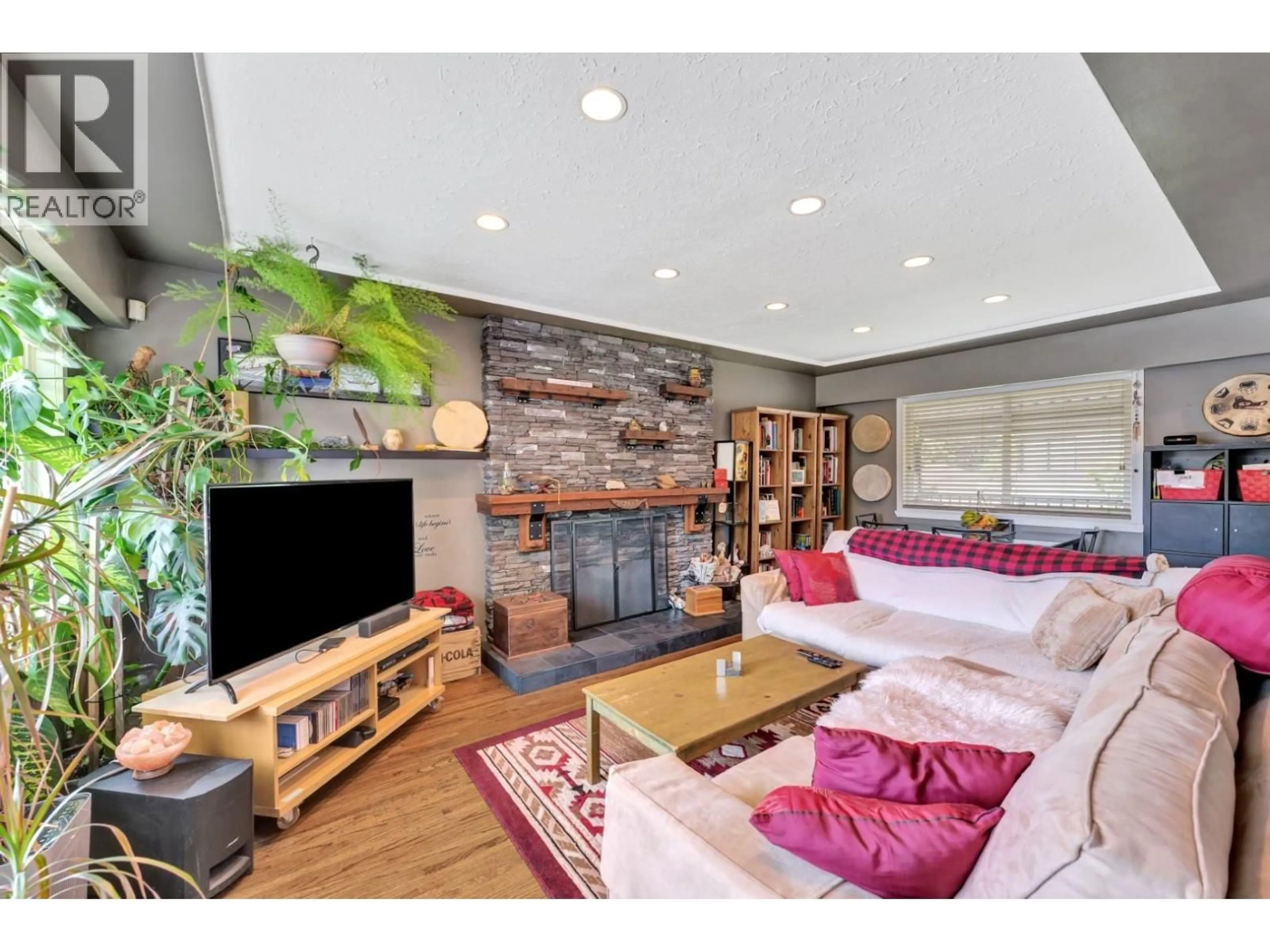 Living room with furniture, wood/laminate floor for 430 MONTGOMERY STREET, Coquitlam British Columbia V3K5G6