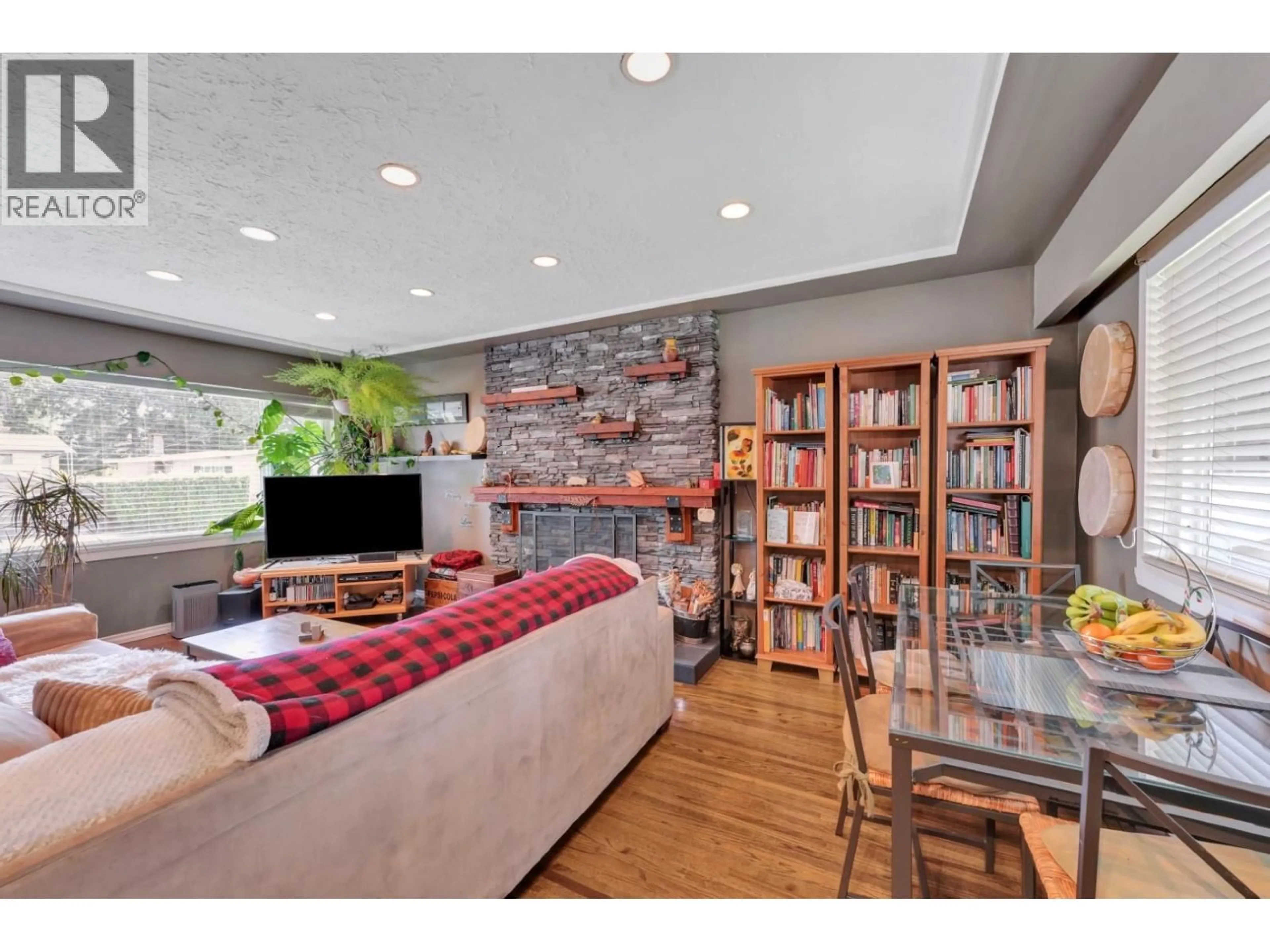 Living room with furniture, wood/laminate floor for 430 MONTGOMERY STREET, Coquitlam British Columbia V3K5G6